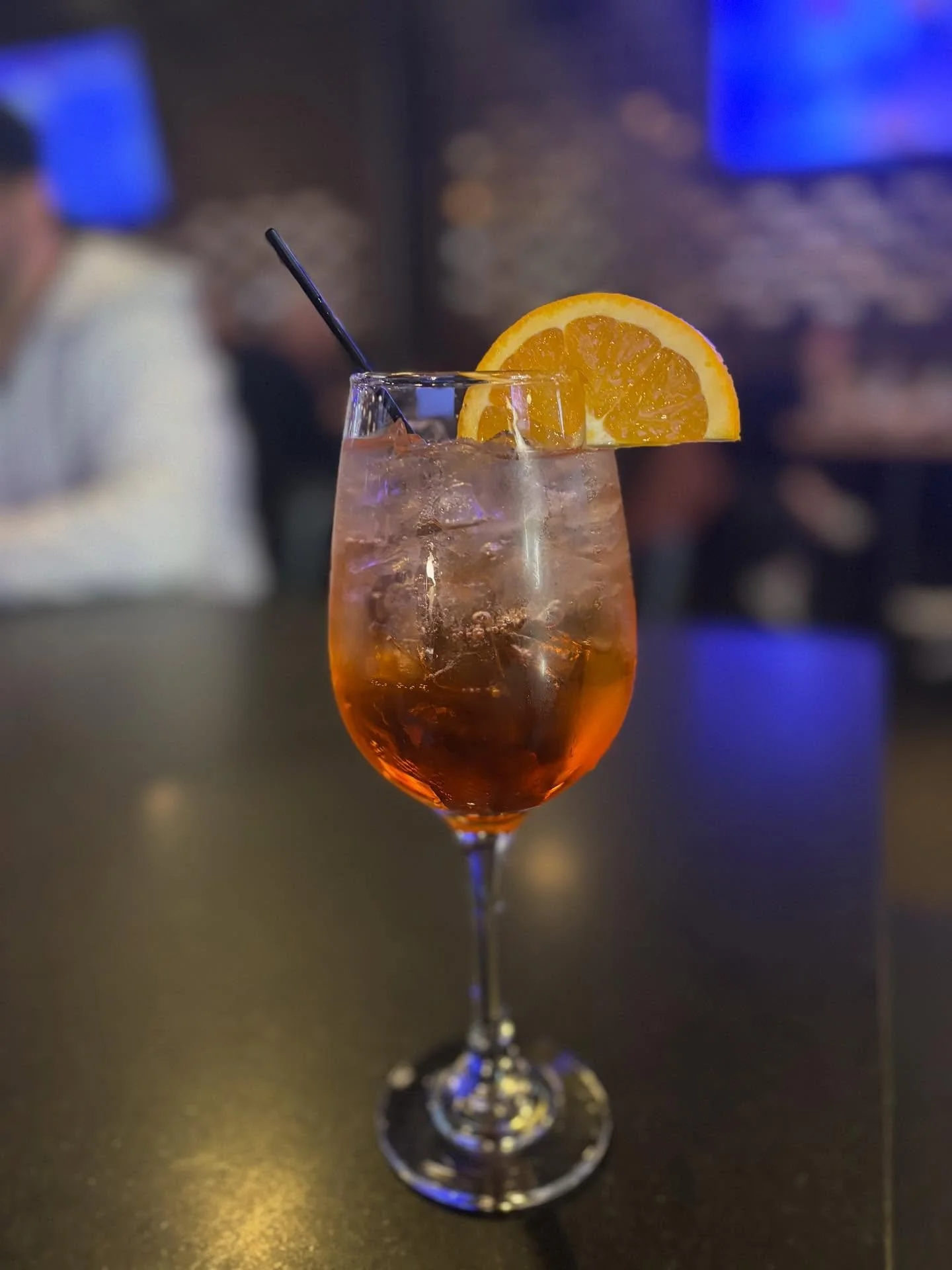 Happy Friday! Come start the weekend with us - we have have NFL &amp; NBA league passes all season long 🏀🏈🍹