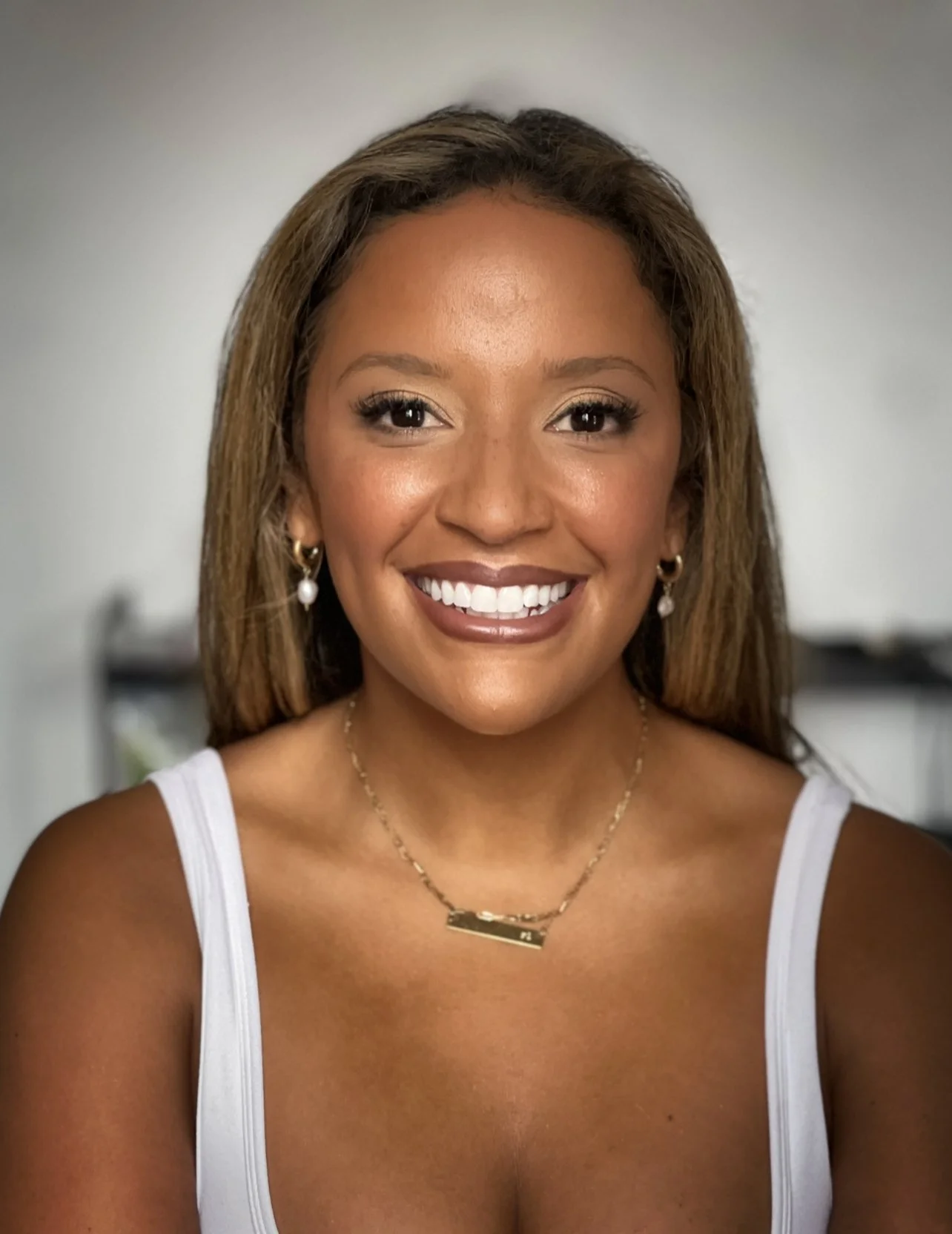 woman wearing makeup bridal makeup
