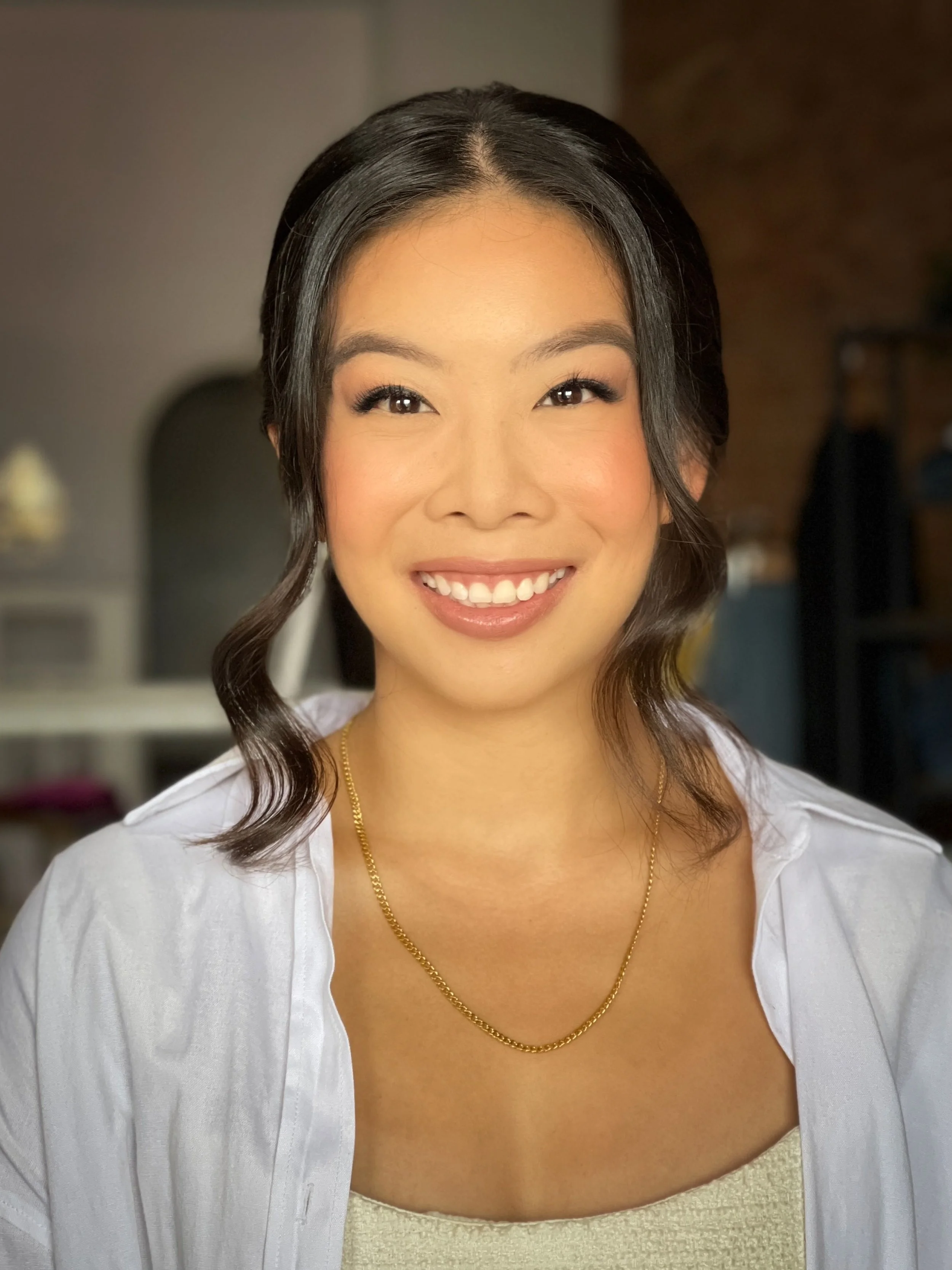 woman wearing makeup bridal makeup