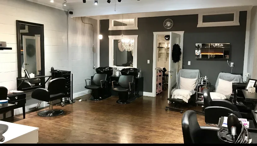 Angele's Extensions Locks and Lashes Salon 1.webp