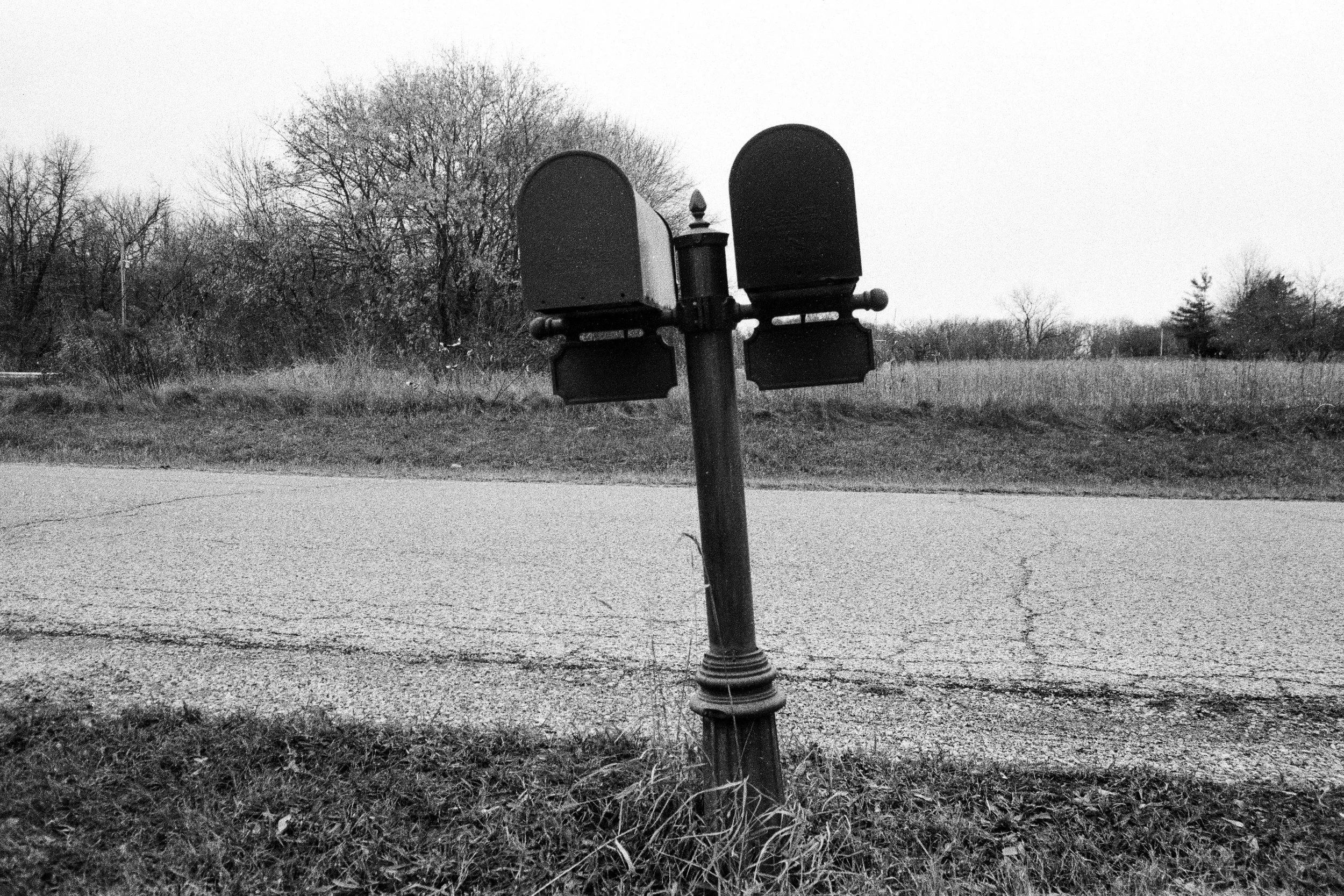 LEANING MAILBOX