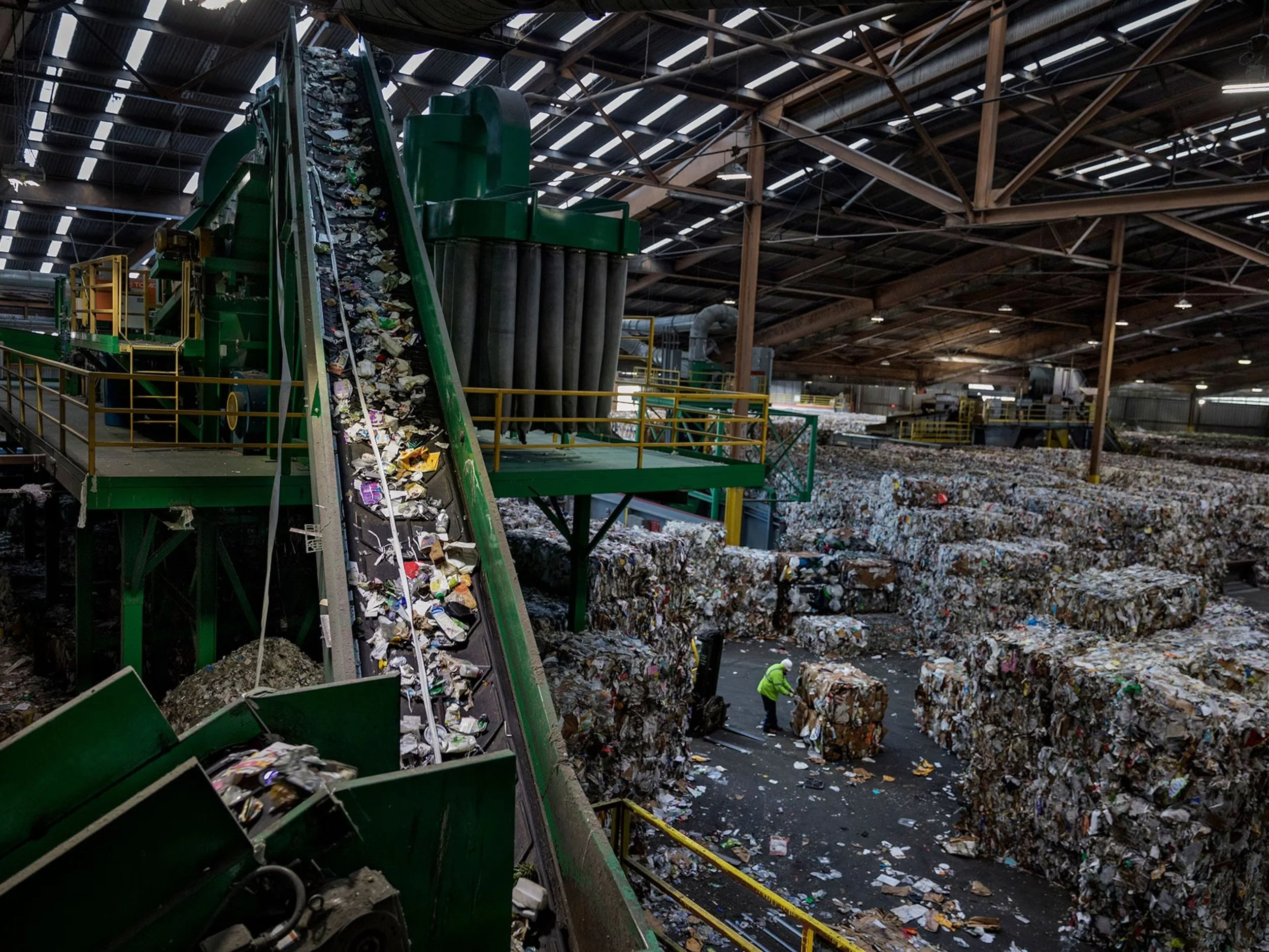 01_plastic_nationalgeographic_2692110_4x3.jpg