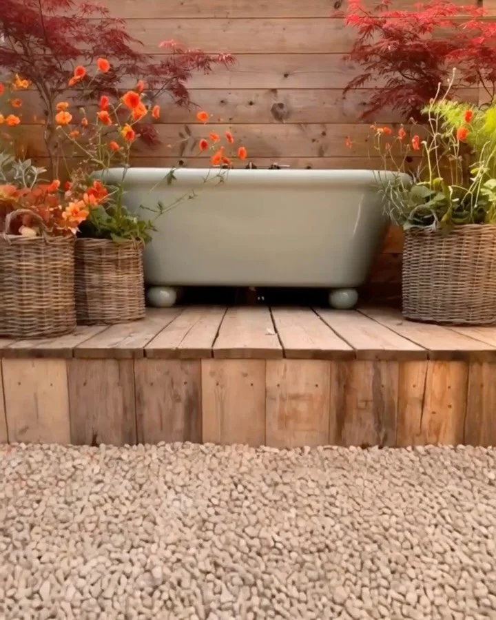 Beautiful Baths | The Ritual of Returning to Nature

There was a time when the bath was simply functional.

Today, it has become something much more: a place to pause, restore and reconnect.

Walking through Chelsea Flower Show this year, I couldn&rs