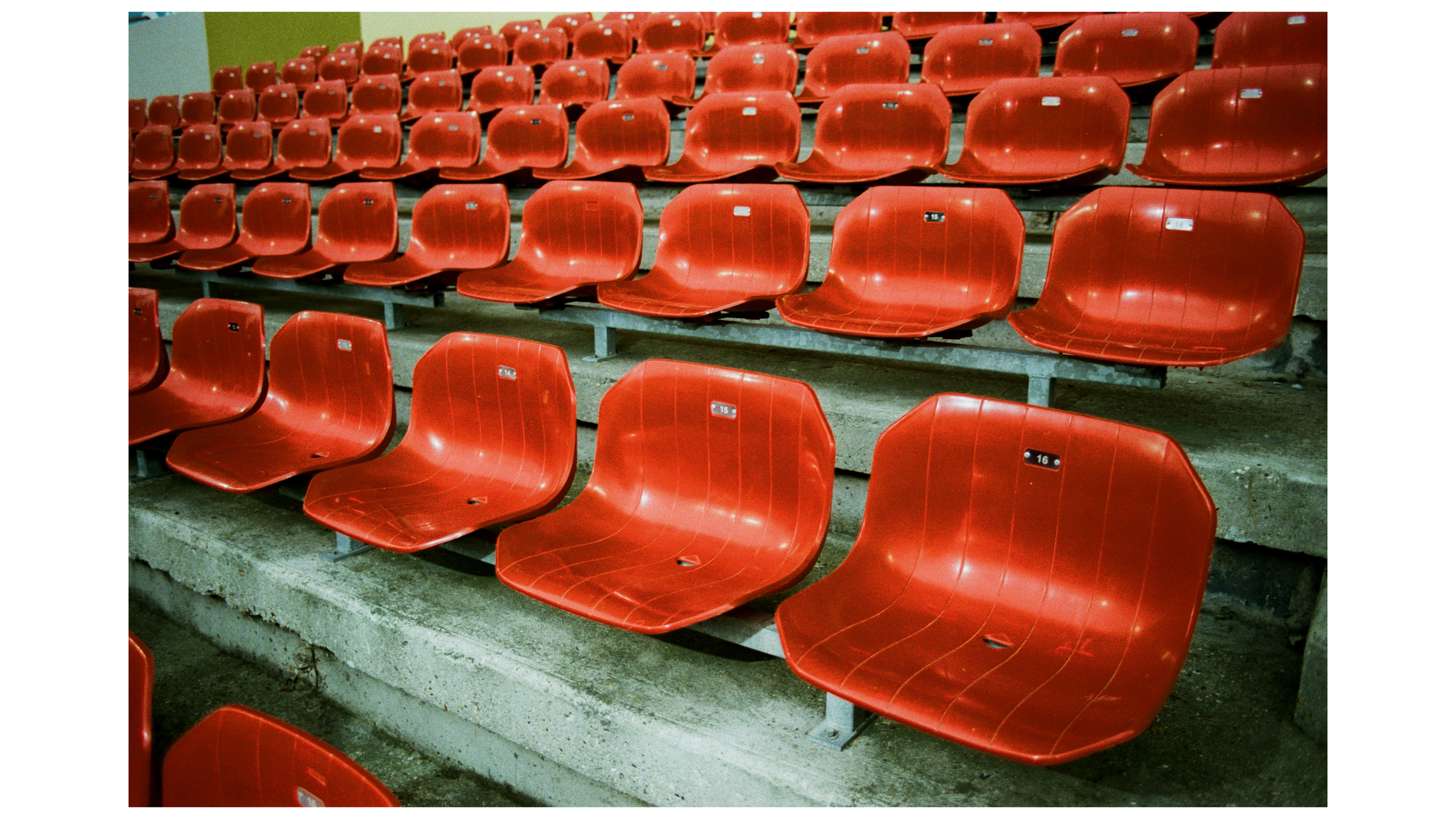 Sièges de tribunes rouges.png