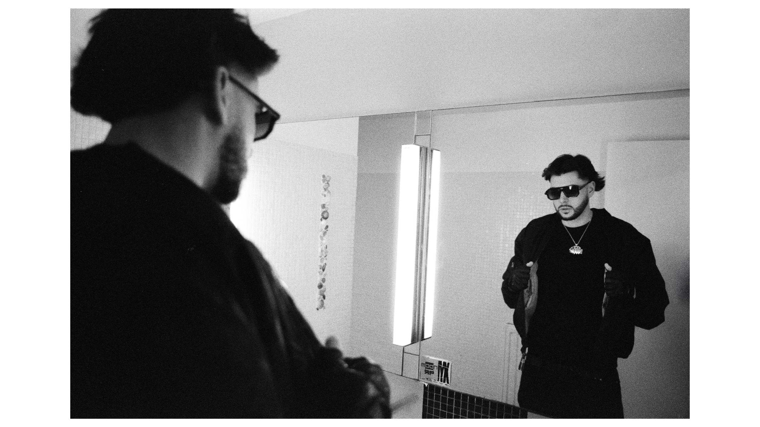 realo miroir backstage.png
