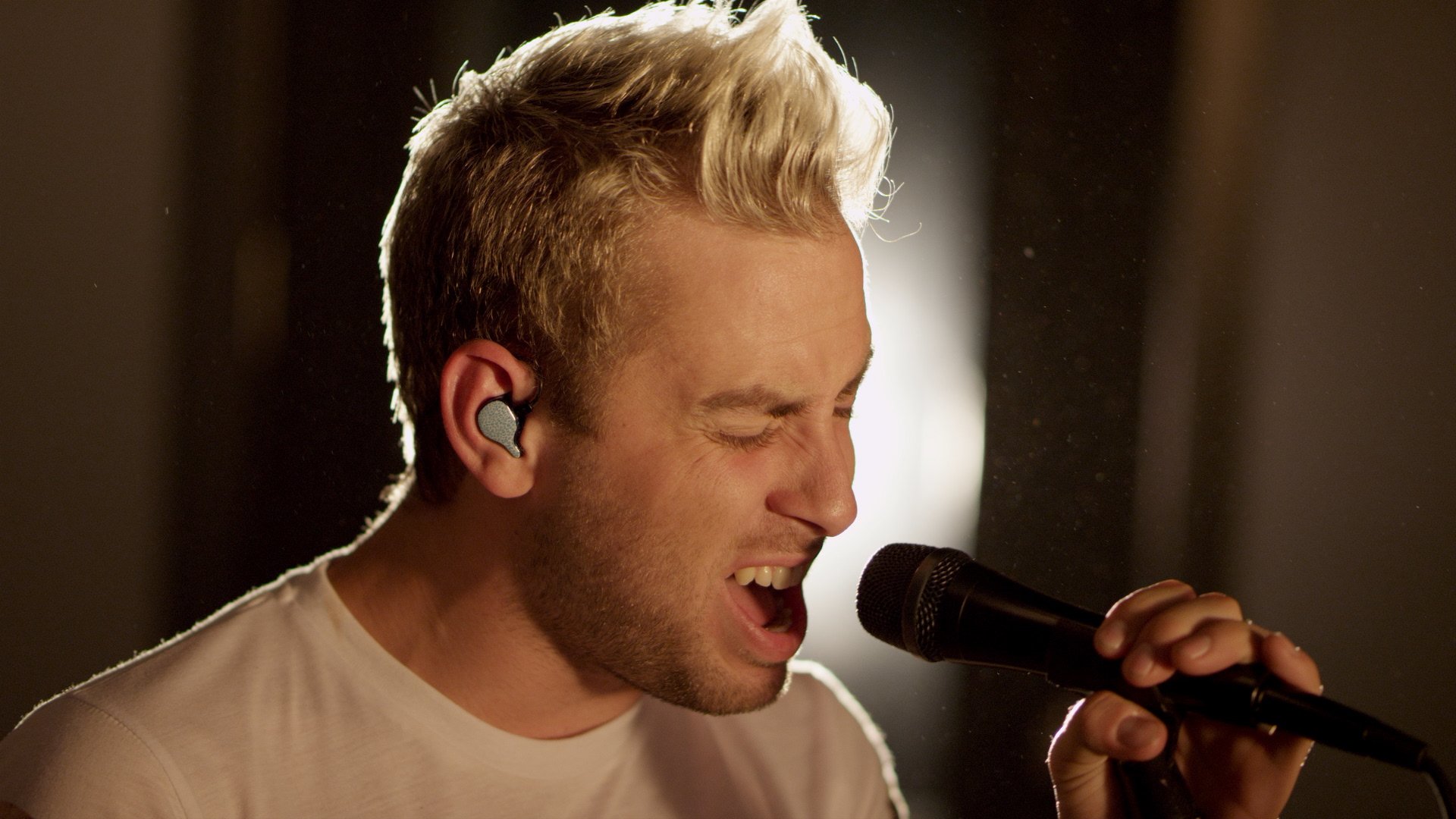 Tyler Carter ft. Luke Holland - Ain't It Fun