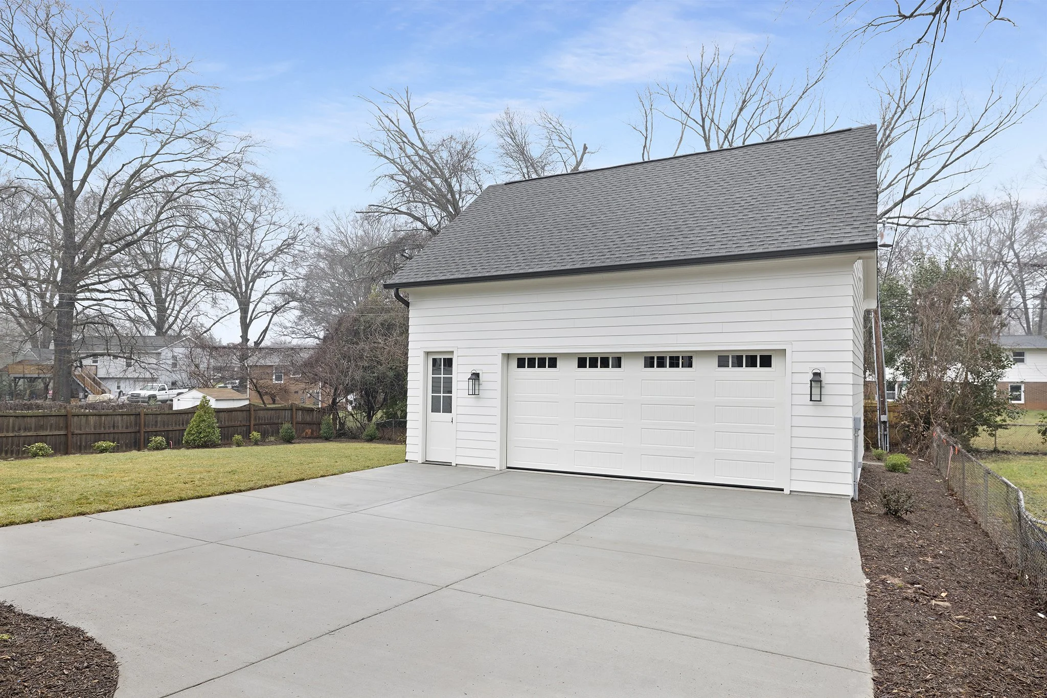 1239 Paddock Garage 2.jpg
