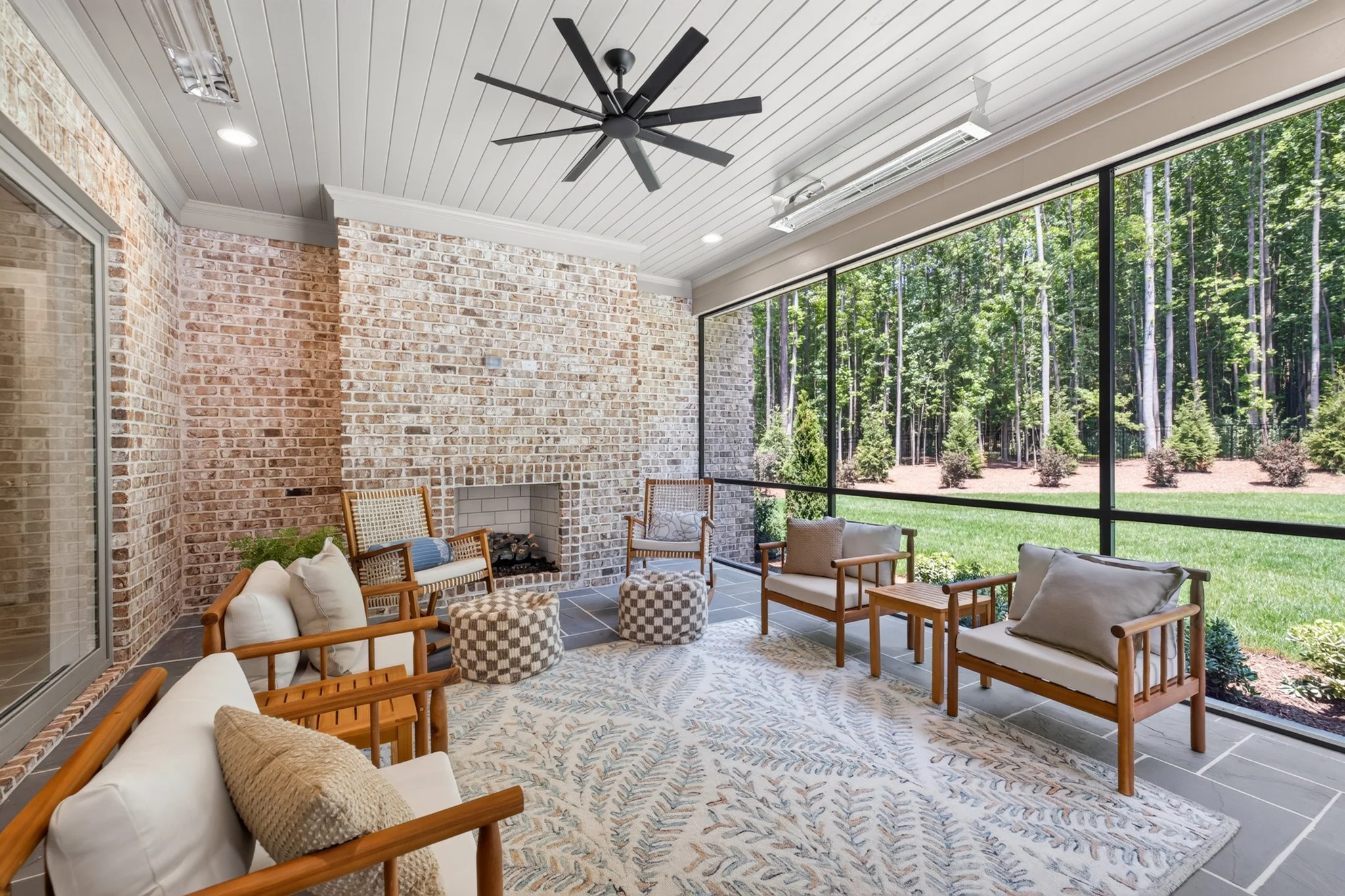 16809 Grande Vineyards Patio.jpg