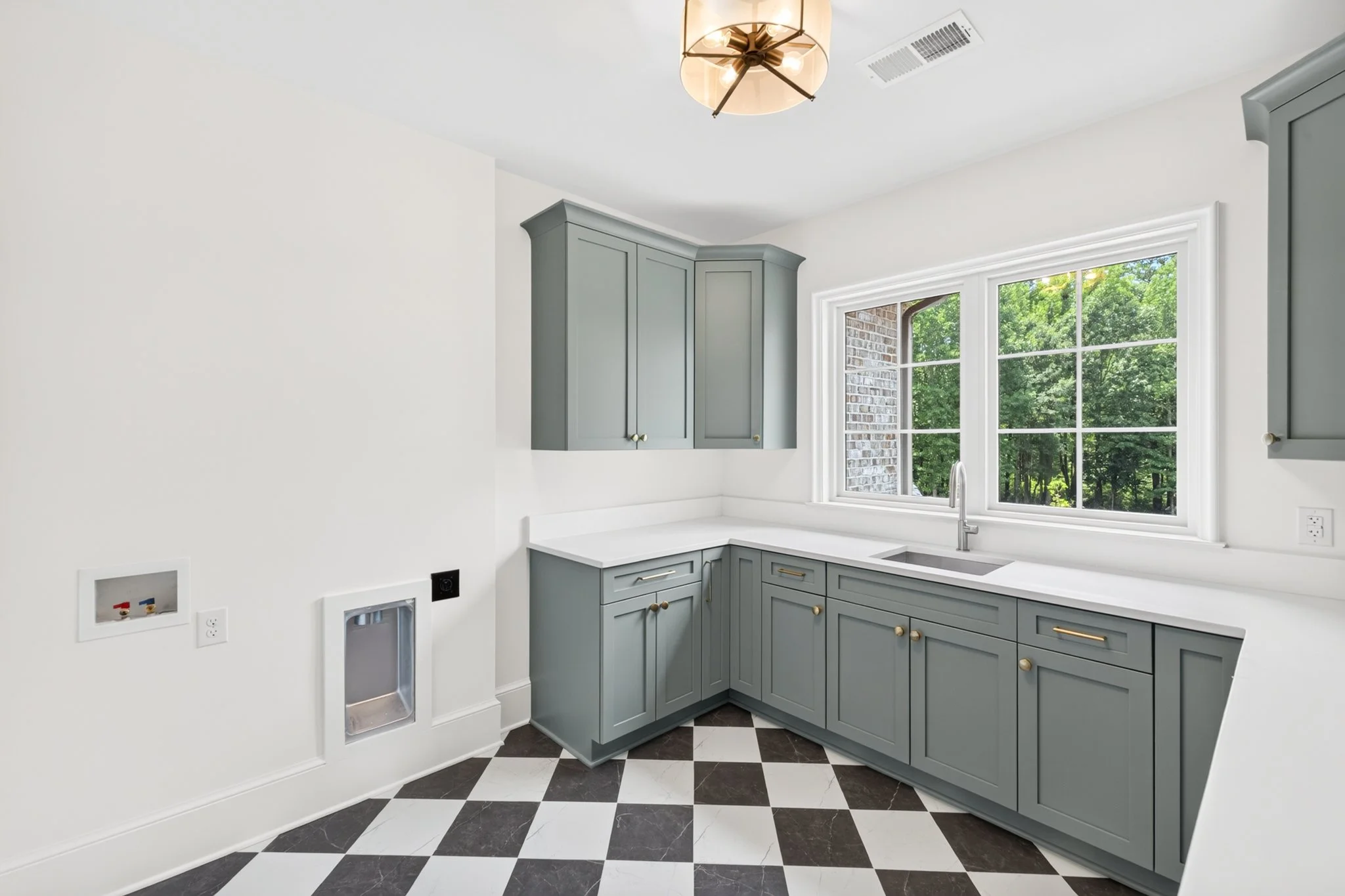16809 Grande Vineyards Laundry.jpg