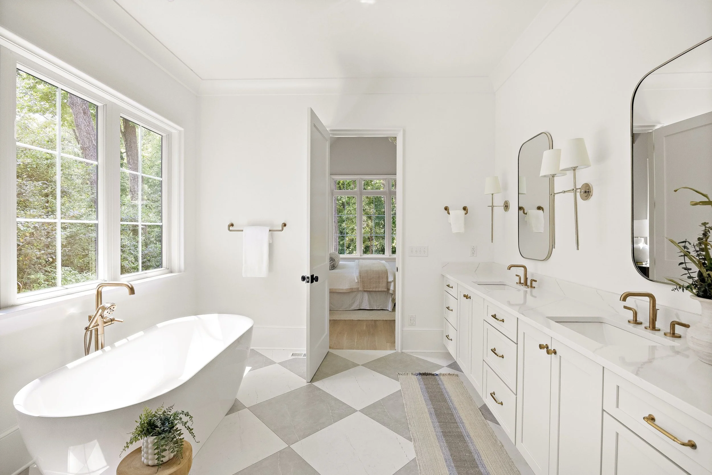 4628 Water Oak Bath 6.jpg