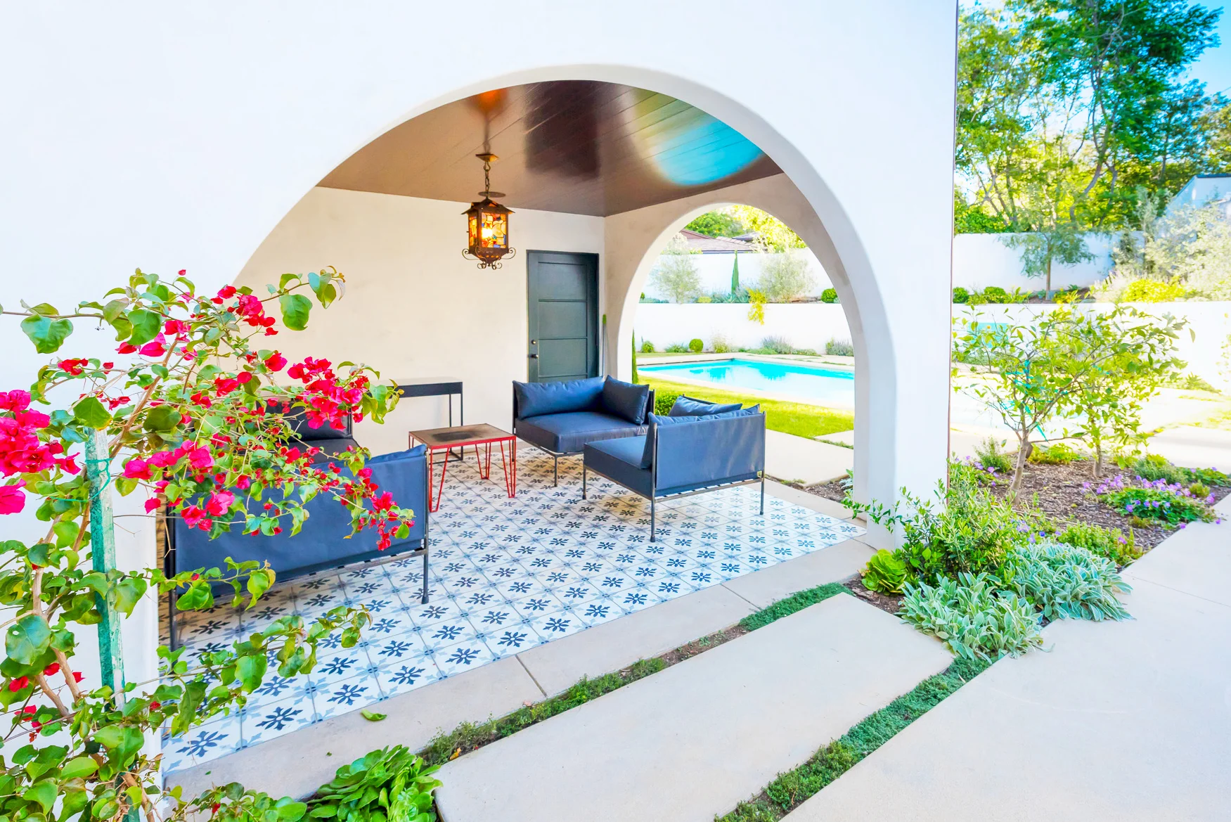 GRAYDONYEARICKARCHITECT.NEANDROSS.Tiled patio.jpg