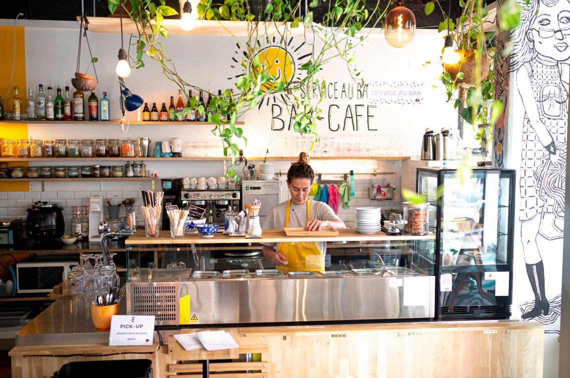 Ambiance du bar au café-resto Odelis chez FOOUND à Genève