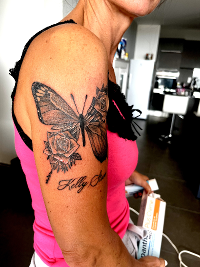 Amarokart-tatoueur-holistique-bras-papillon.png