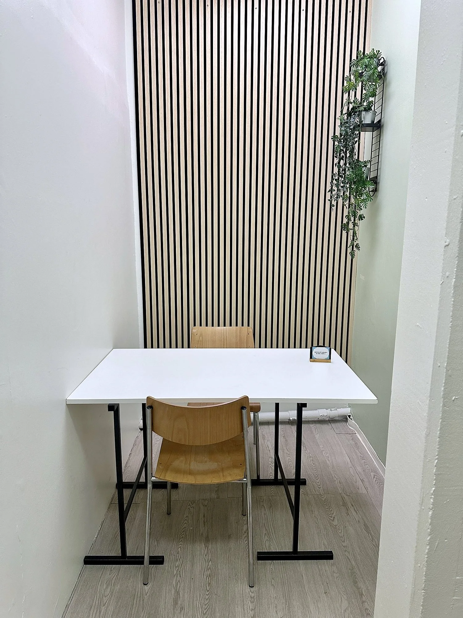 Salle de réunion Peter 6 m² à Genève, 2 personnes, près de Cornavin