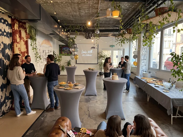 Salle Virginia aménagée pour un anniversaire chez Foound à Genève