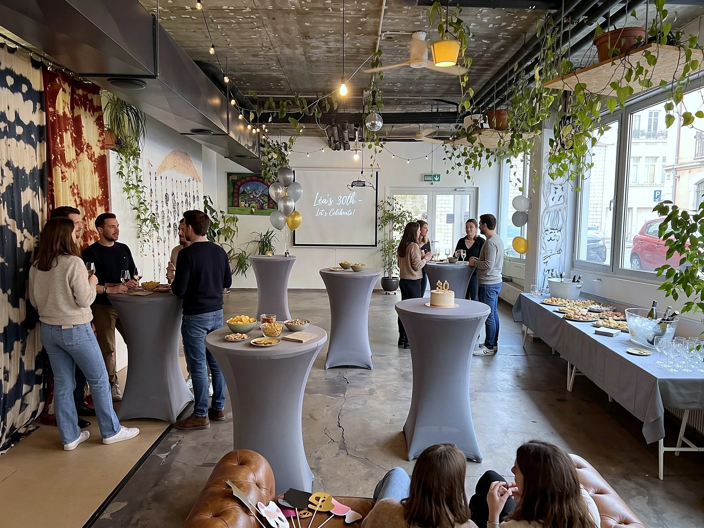 Anniversaire avec mange-debout dans la salle Virginia à Genève