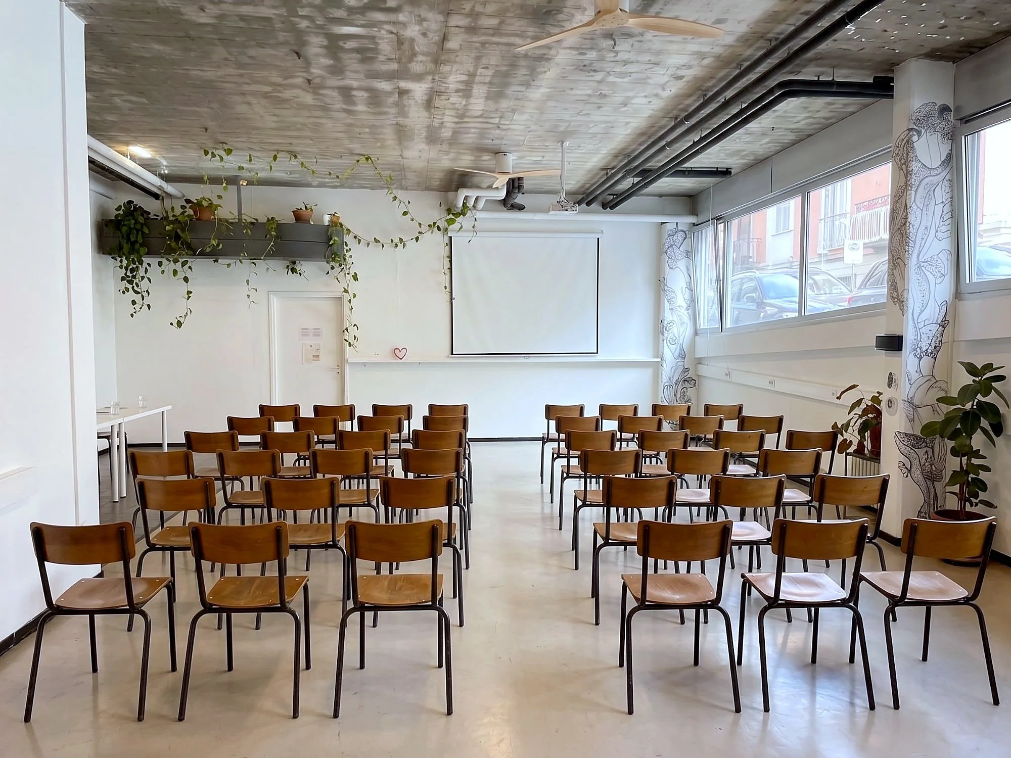 Salle Jean-Mich' de 80 m² à Genève en configuration conférence, jusqu'à 60 personnes assises
