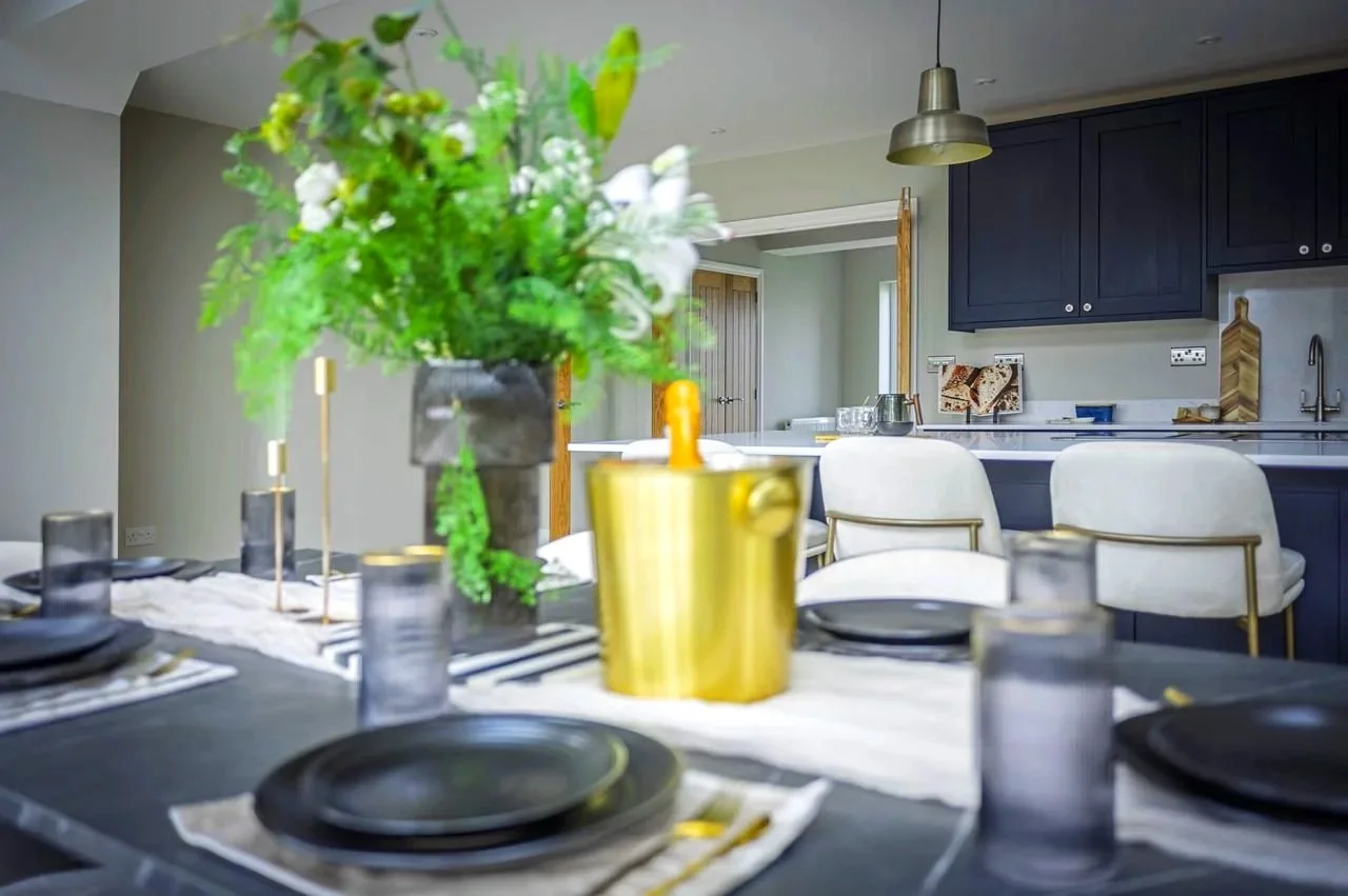 home-staging-property-for-sale-new-development-flip-house-on-the-market-furnished-marketing-zoopla-rightmove-empty-attracting-buyers-swindon-wiltshire-dining-table.jpg