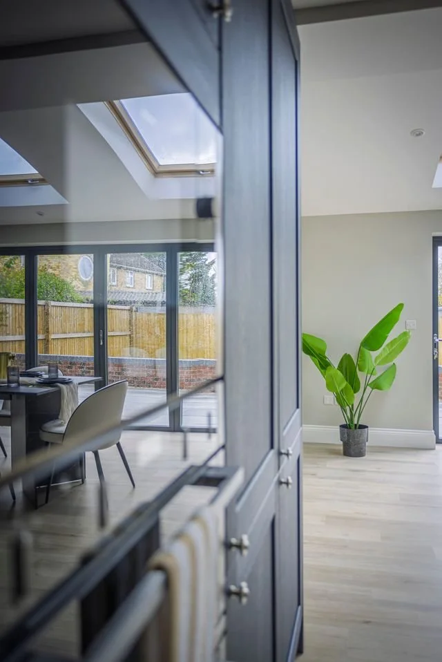 home-staging-property-for-sale-new-development-flip-house-on-the-market-furnished-marketing-zoopla-rightmove-empty-attracting-buyers-swindon-wiltshire-kitchen-cooker.jpeg