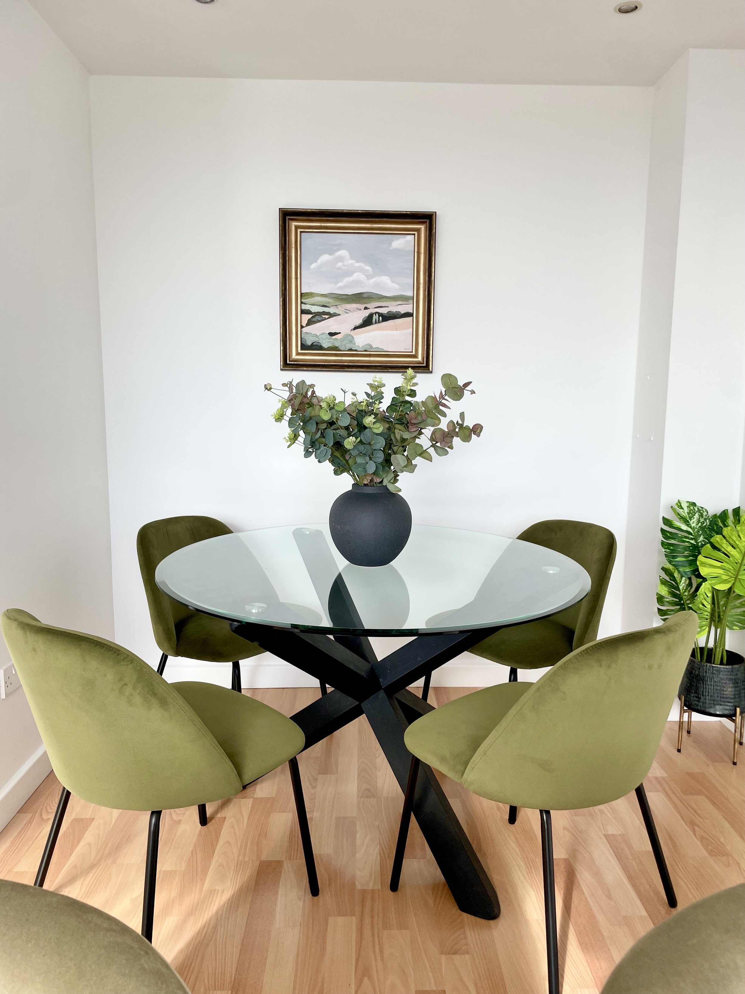 dining-room,apartment-for-sale-home-staging-London-project.jpeg