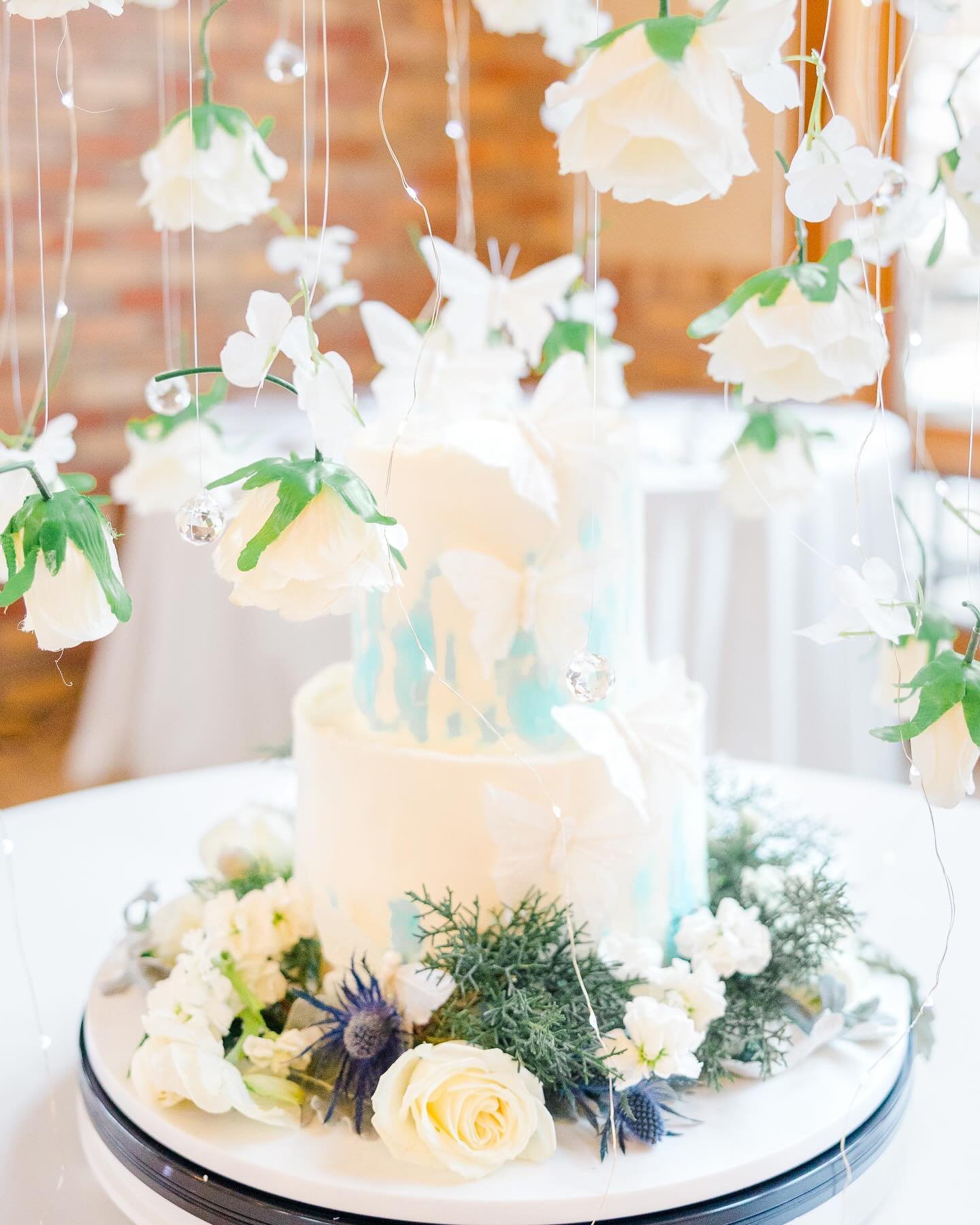 One of the best days of my life 🩵 Sharing my wedding cakes &amp; couple wedding photos 🥹🩵

Venue: @dellaterramountainchateau 
Photographers: @kimberlyharrellphotos &amp; @mollymurphyphotography
Florals: @fourseasonscustomflorals 
Dress: @ritavinie