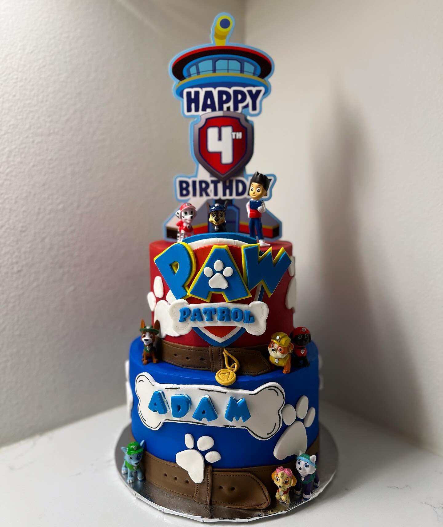 Tiered cakes aren&rsquo;t just for weddings! Sometimes celebrations like birthdays, anniversaries, family gatherings, etc. call for a little extra ✨pizazz✨ (and servings!) 🩵 I just love this 6x8, 2 tier Paw Patrol themed birthday cake!! So cute!
