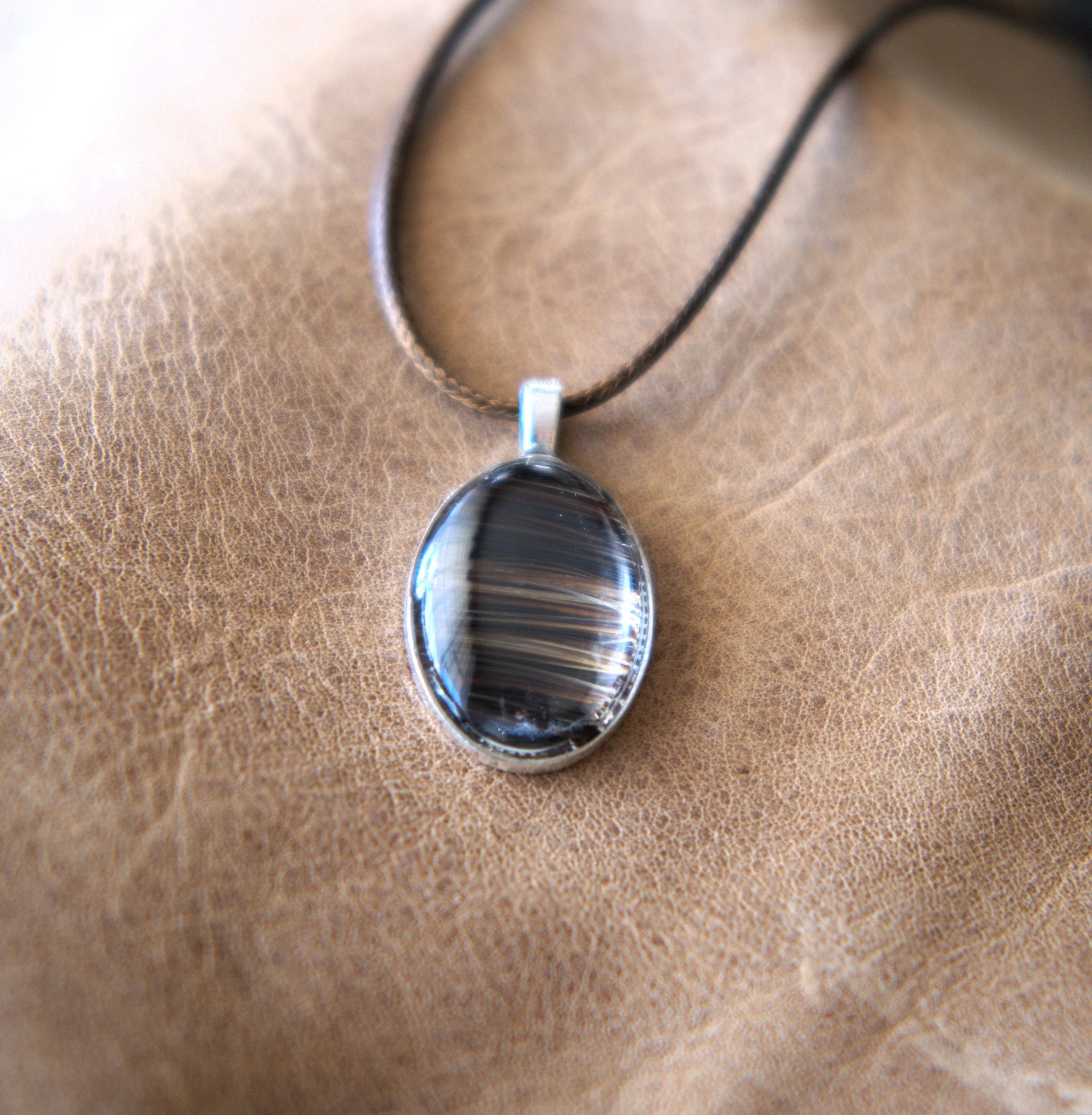 Custom Horsehair Memorial Pendant – Handcrafted Keepsake