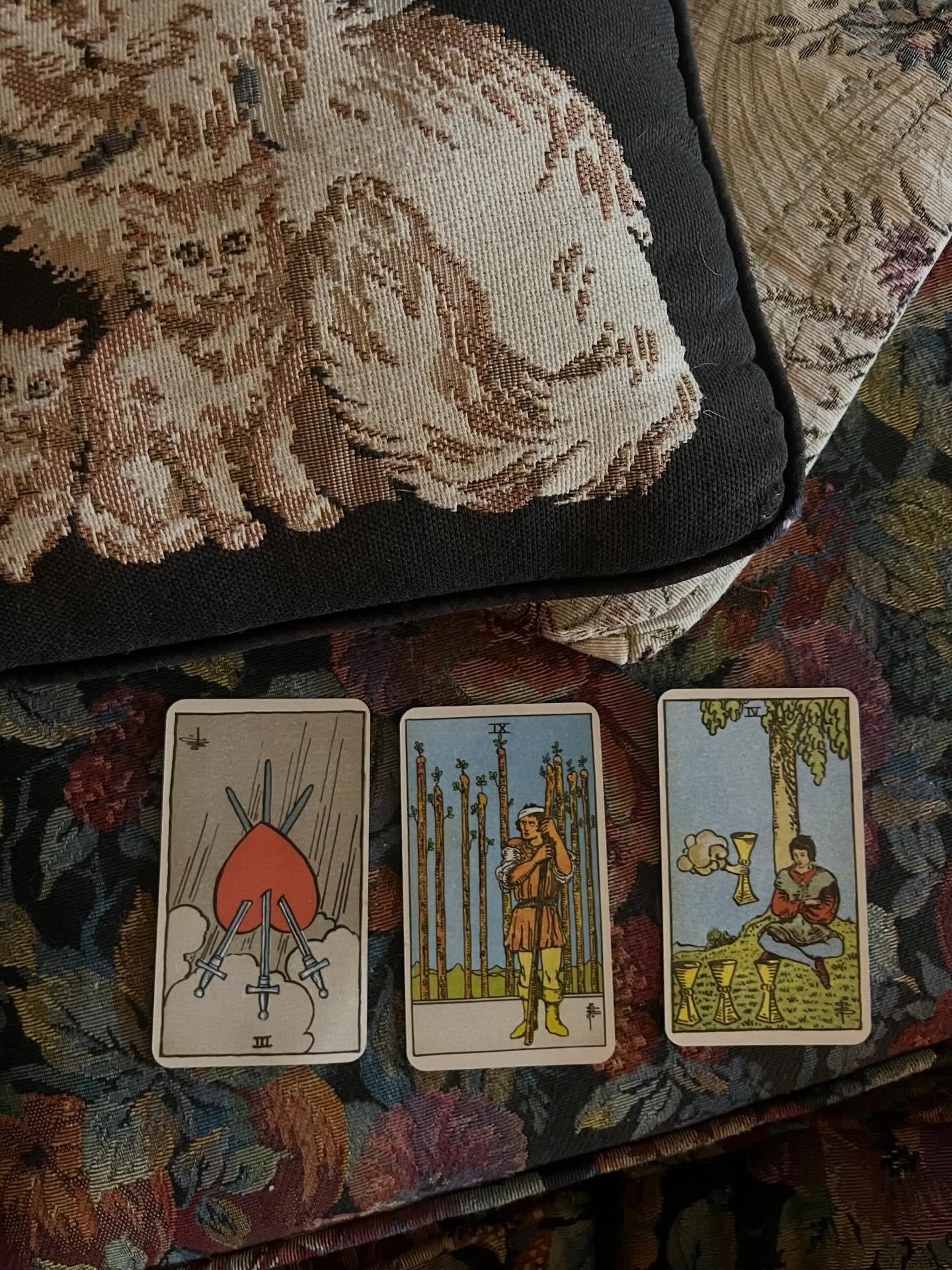 ok here&rsquo;s another one for ya
3 cards until the deck runs dry

3 of swords is a fan favourite and no wonder. such good design on this one, such palpable and straightforward symbology. but also? frankly? kind of boring. no offense pamela. reverse