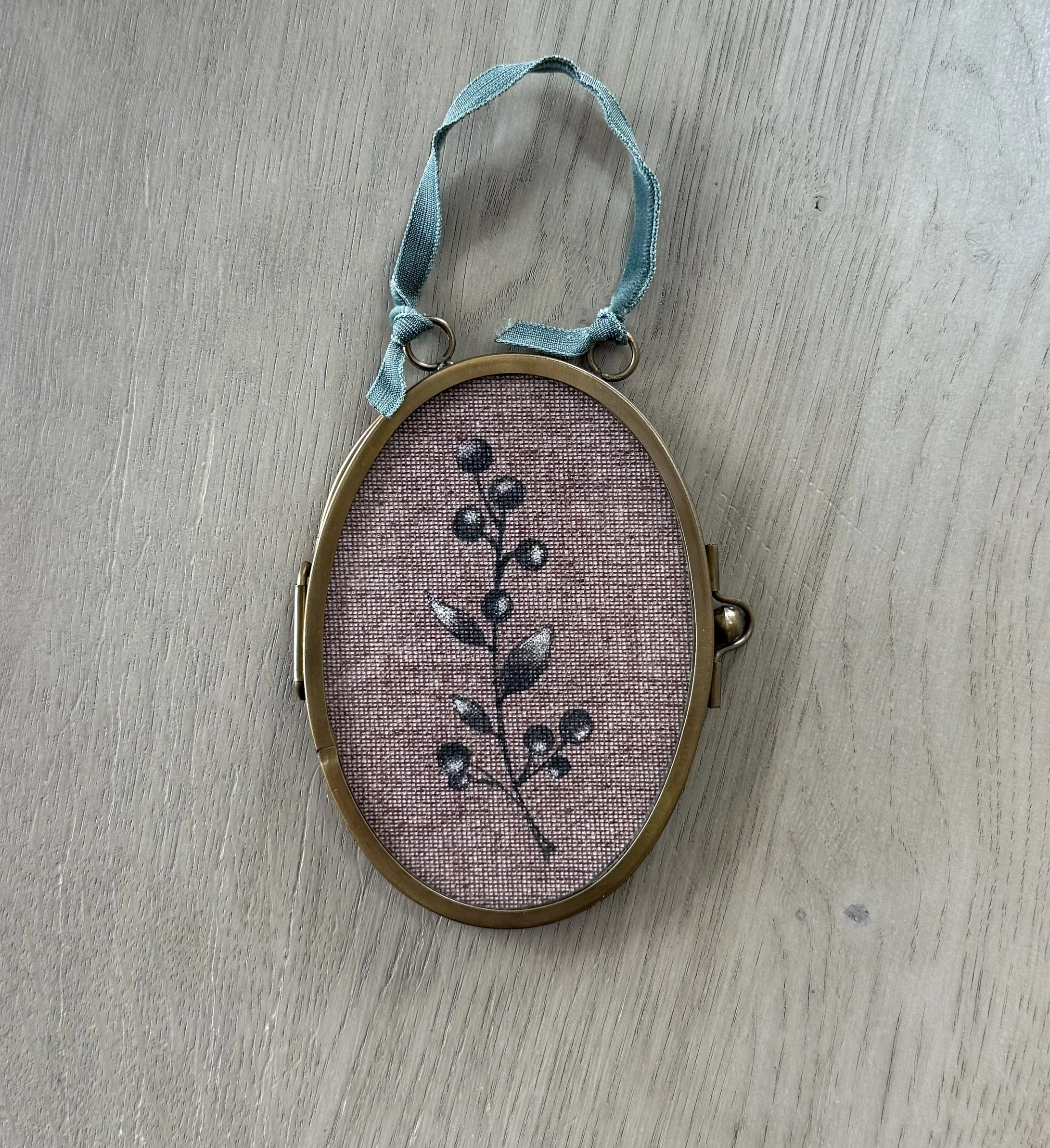 Vintage Glass Frame Ornament 1