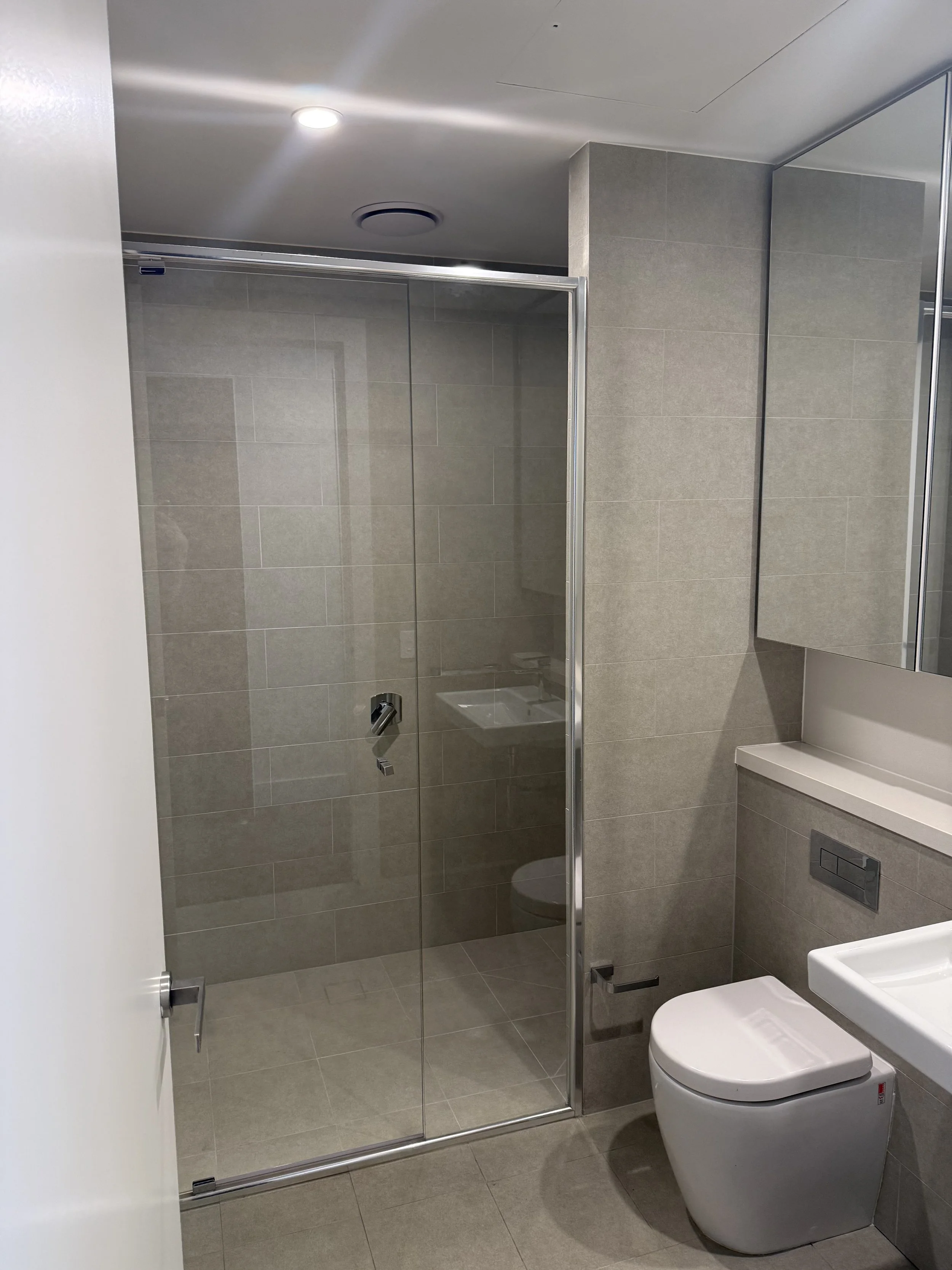 Apartment bathroom cleaned and detailed as part of an end of construction clean.