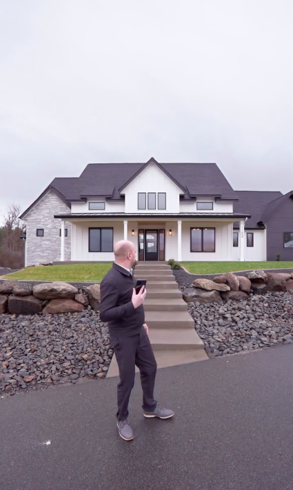Amplify Real Estate Services Ads Put Agents Front and Center