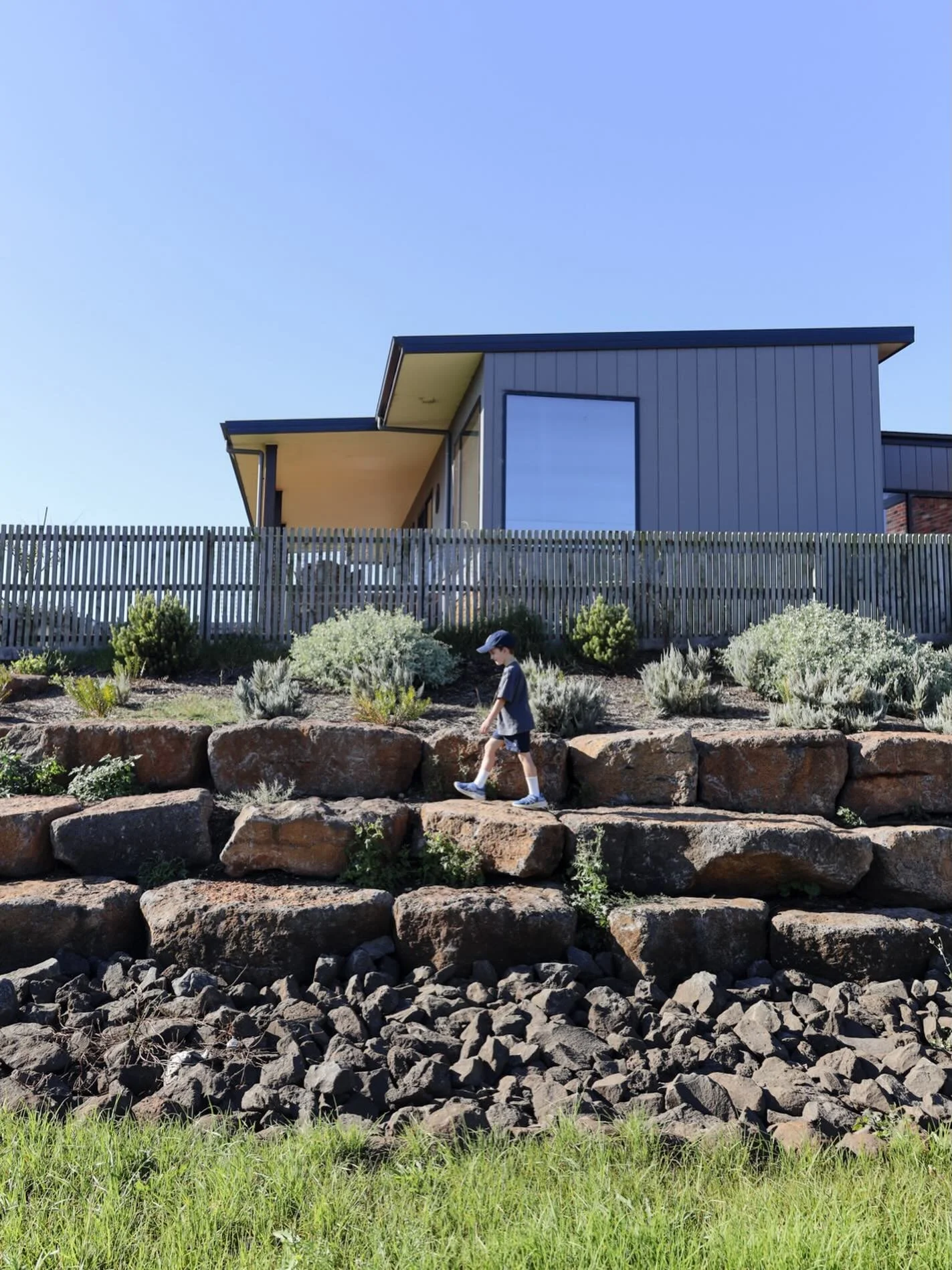 We are committed to creating a place where community is embraced, and connection is encouraged. This is reflected in how we create our streets, our parks, our paths, our meeting spaces, our private spaces and the Village Heart. Hopkins Heights is bei