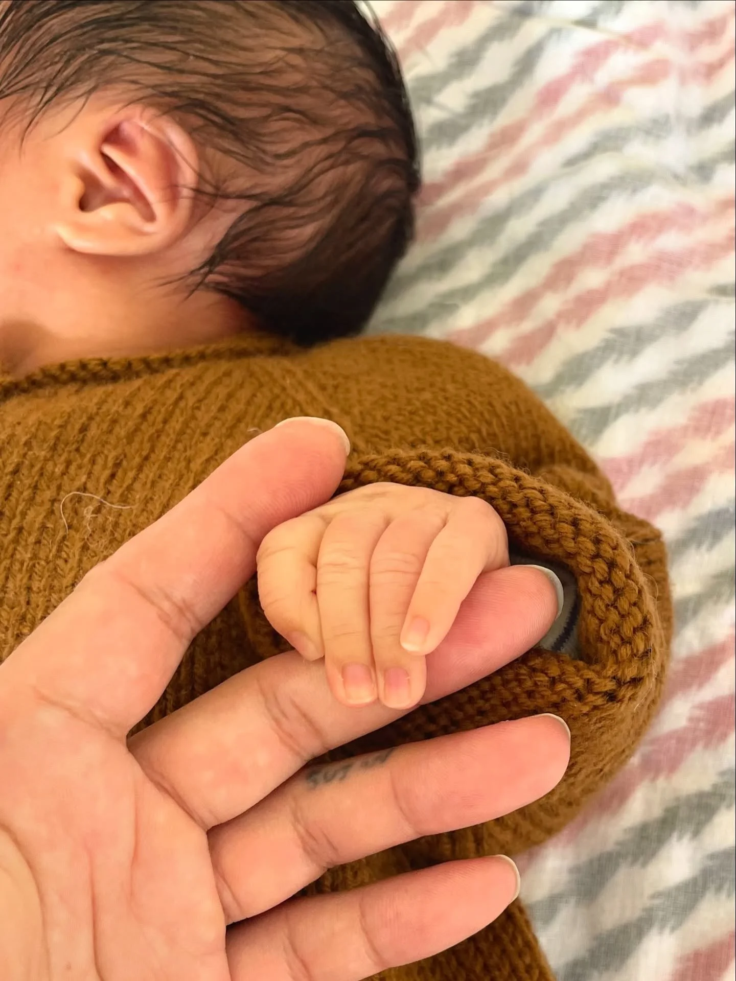 Life lately with this little human 😇🙃🥰
Birthing her was such an empowering and beautiful experience that l&rsquo;d relive again and again. I know this phase will pass in the blink of an eye, so l&rsquo;m not rushing anything. I&rsquo;m soaking in 