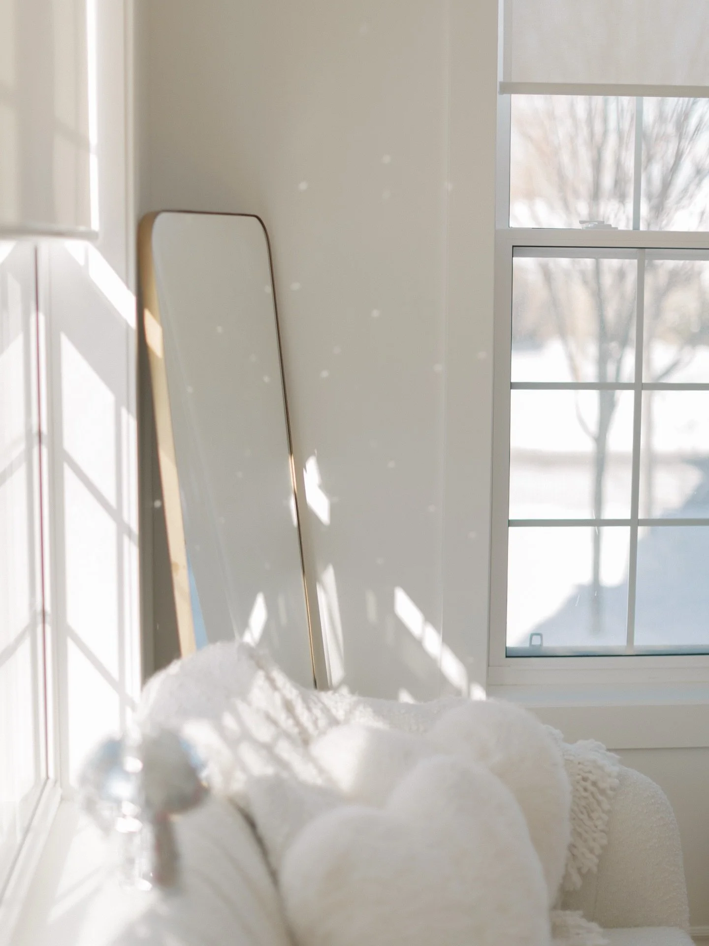 We love seasonal sets, but the studio always has neutral corners for a clean, timeless feel 🤍✨
Props and paper can be swapped out easily to fit any shoot 🥰