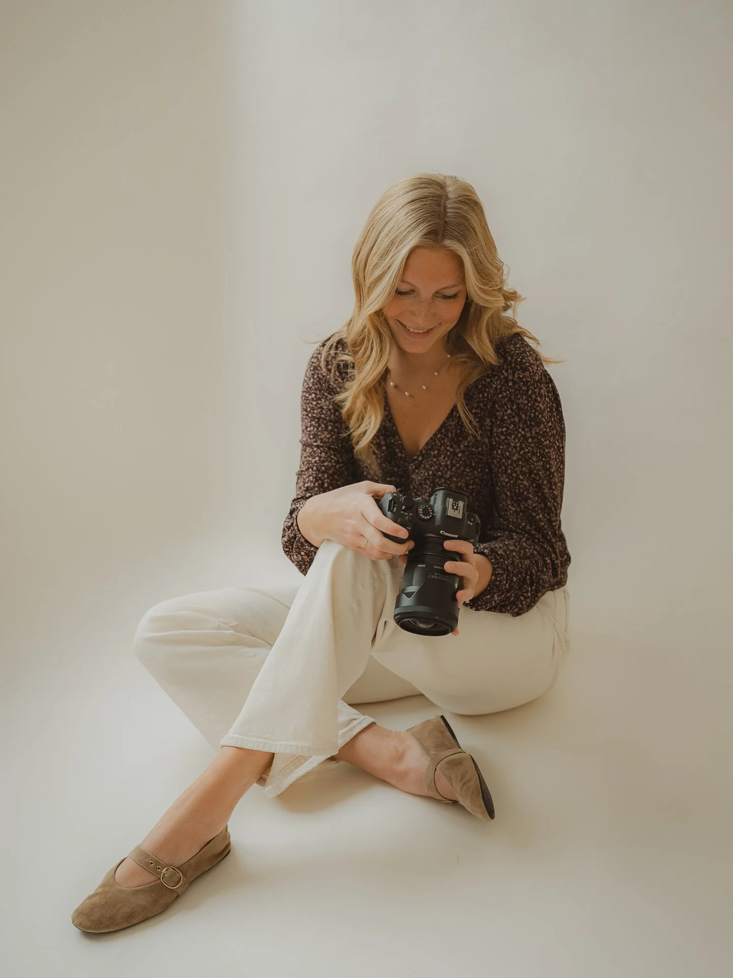 New week. Fresh ideas. Endless possibilities.
A little branding inspiration to start your month ✨

Thank you to Maddie for sharing your gorgeous headshots with us 🤩

Photos by @hannah.k.films
Edited by @madelinechloephotography

Love seeing our spac