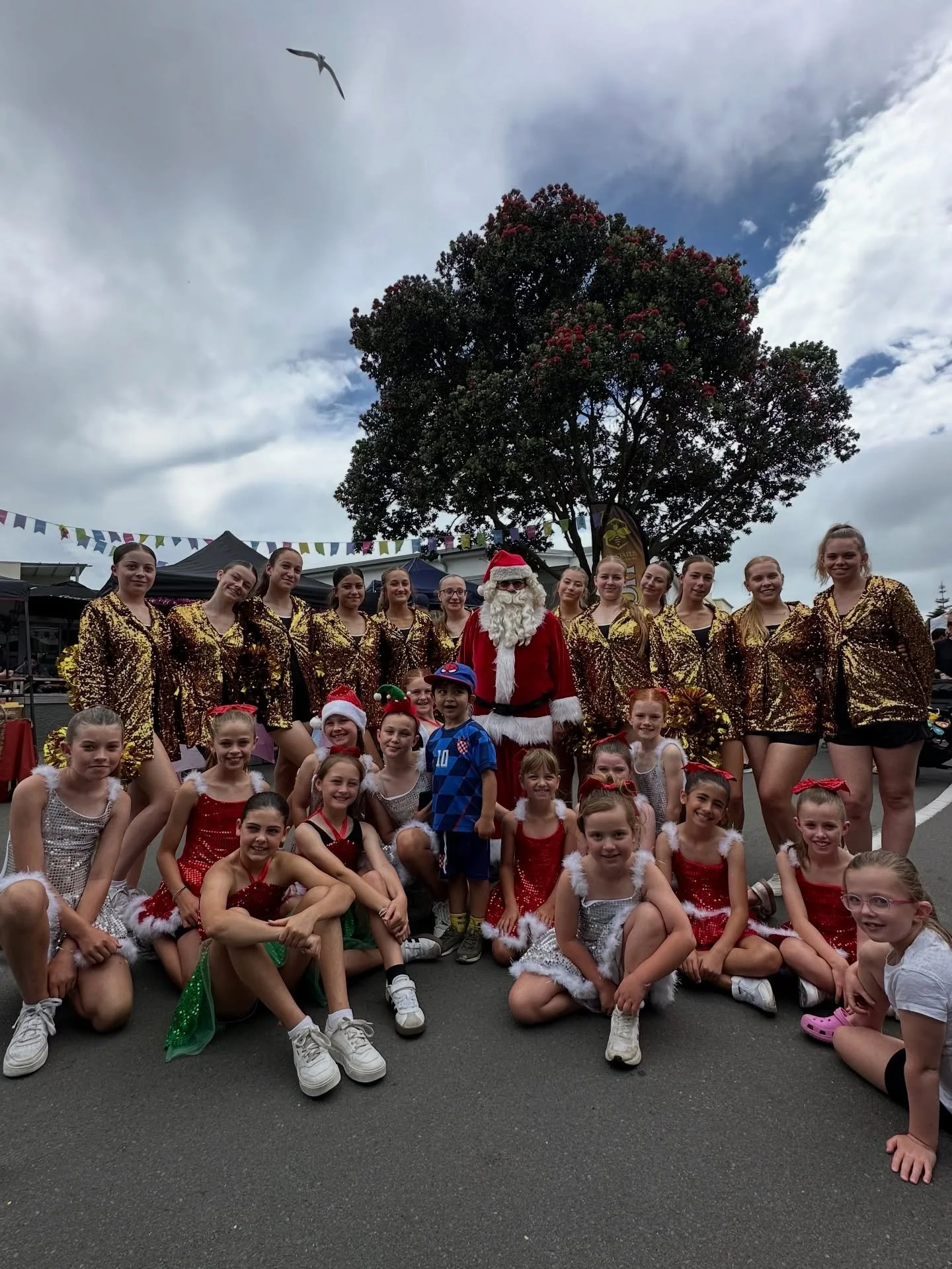 No rests around here&hellip; Our performance teams were up nice and early on Sunday morning performing at the @ahuririnz Christmas Festival 🎄🎅🏼❤️ 
Our Christmas season has started! Catch us next at Christmas at the park 6th December 🎁