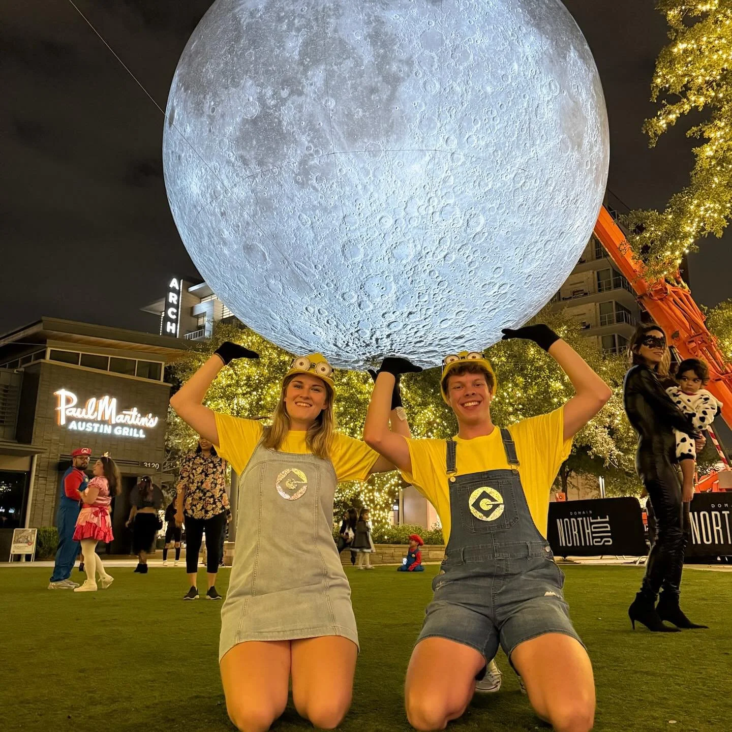 🎃🌖🍌🪲🧃🤠

BELLO!! very spooky weekend&hellip;.assembled the minions, stole the moon, and yee haw&rsquo;d a little