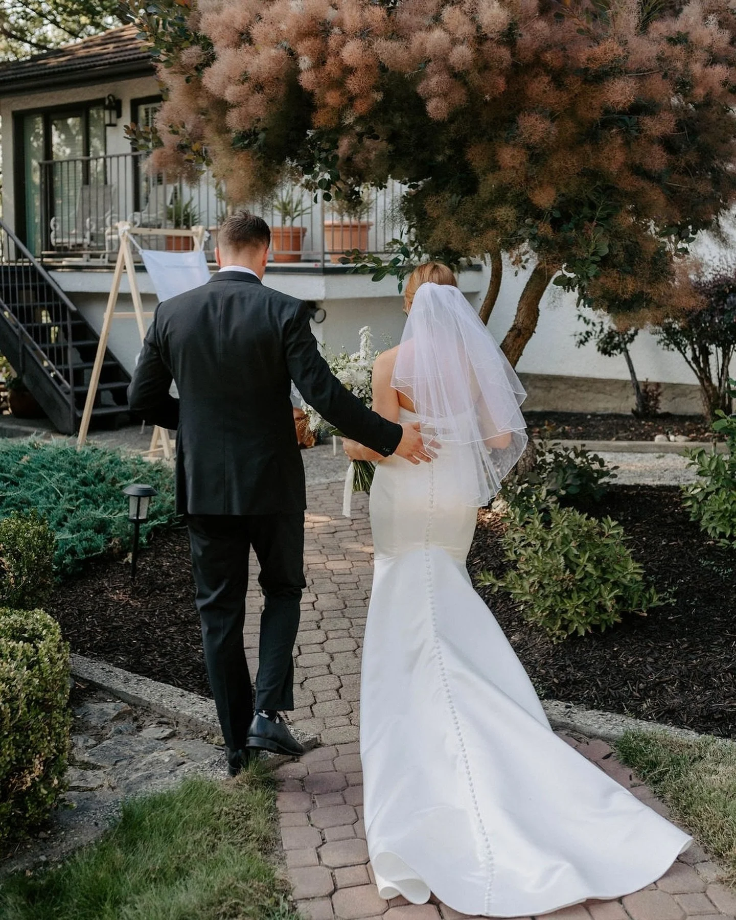 A few moments from J + L&rsquo;s wedding 🥹

#kelownawedding #kelownaweddingphotographer #kelownaelopementphotographer