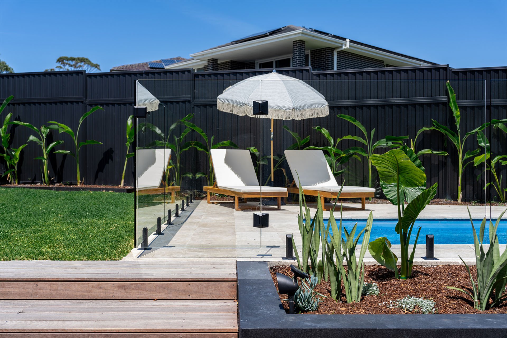 Hinge_textured-blk_pool.jpg
