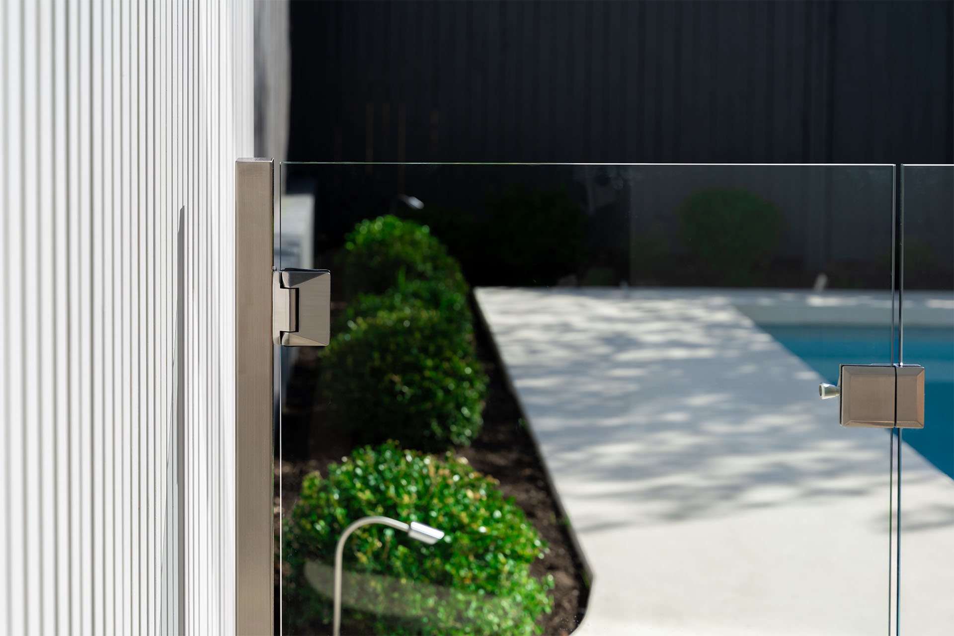 Hinge_clearcoat_pool2.jpg