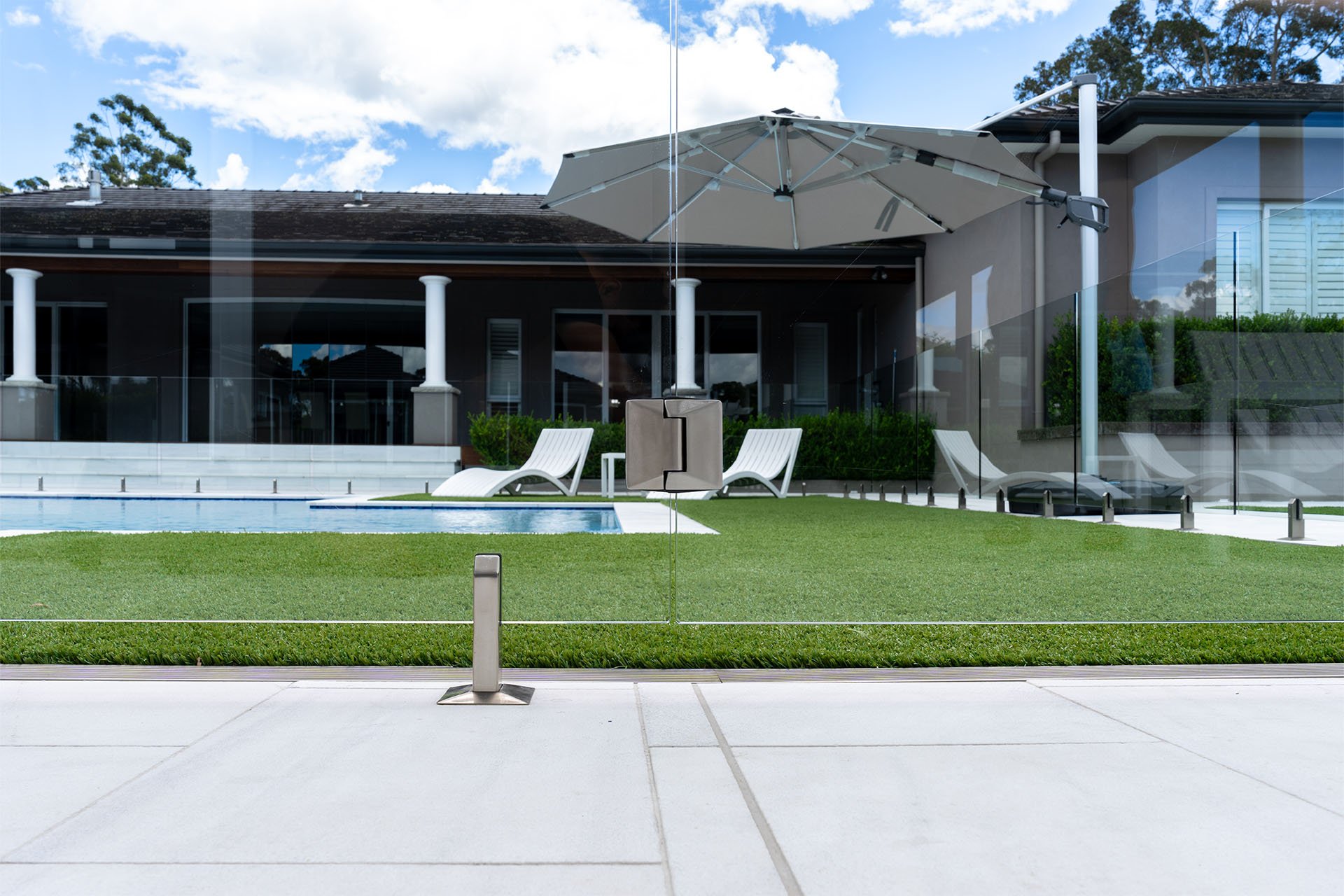 Slimline-Spigot_satin_pool2.jpg