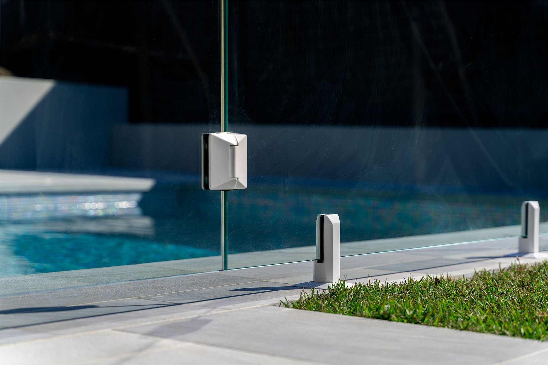 Coredrill-Spigot_pearlwhite_pool.jpg
