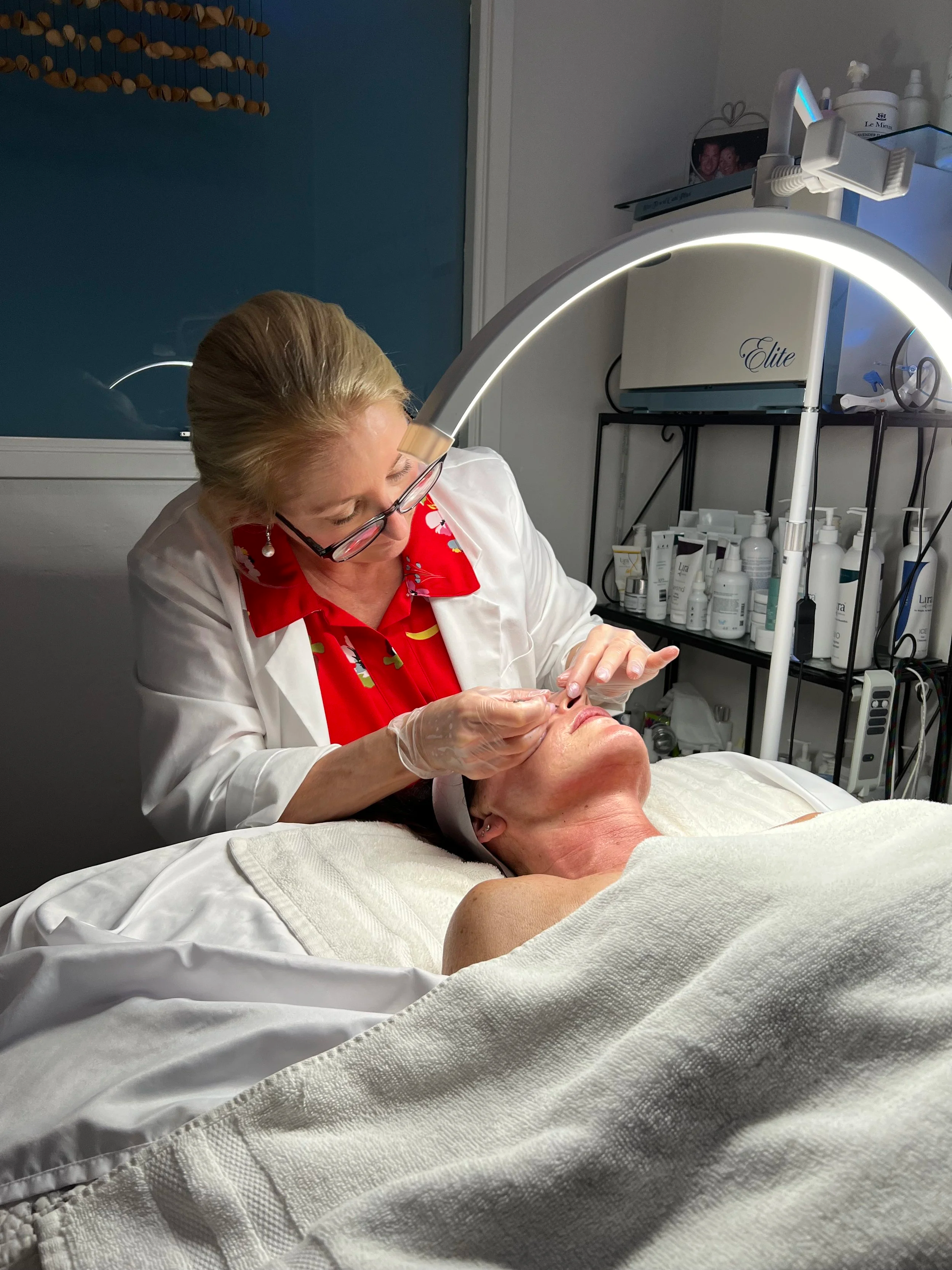 Shannon working her magic on a client 