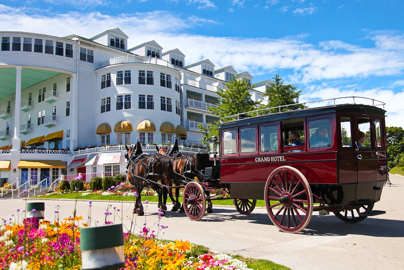 Grand Hotel Exterior Horse carriage.png