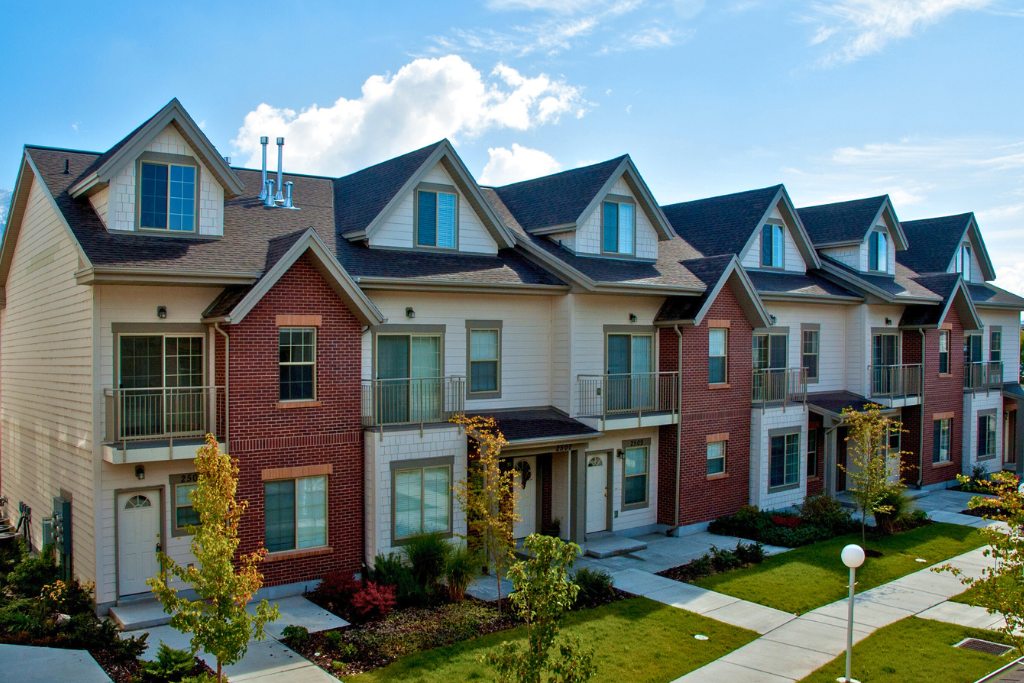 Effectiveness of Professional Curb Painting Services