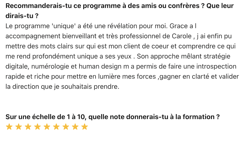 Texte en français recommandant un programme à des amis ou collègues, exemples de gratitude, évaluation de la formation avec 10 étoiles.