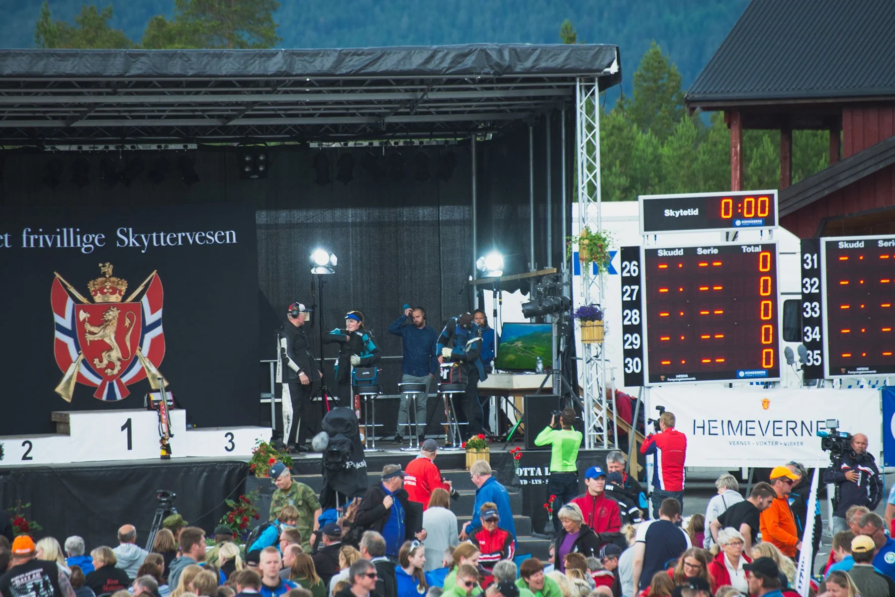  Skytterdrronning og skytterprins intervjues på scena i 2015 