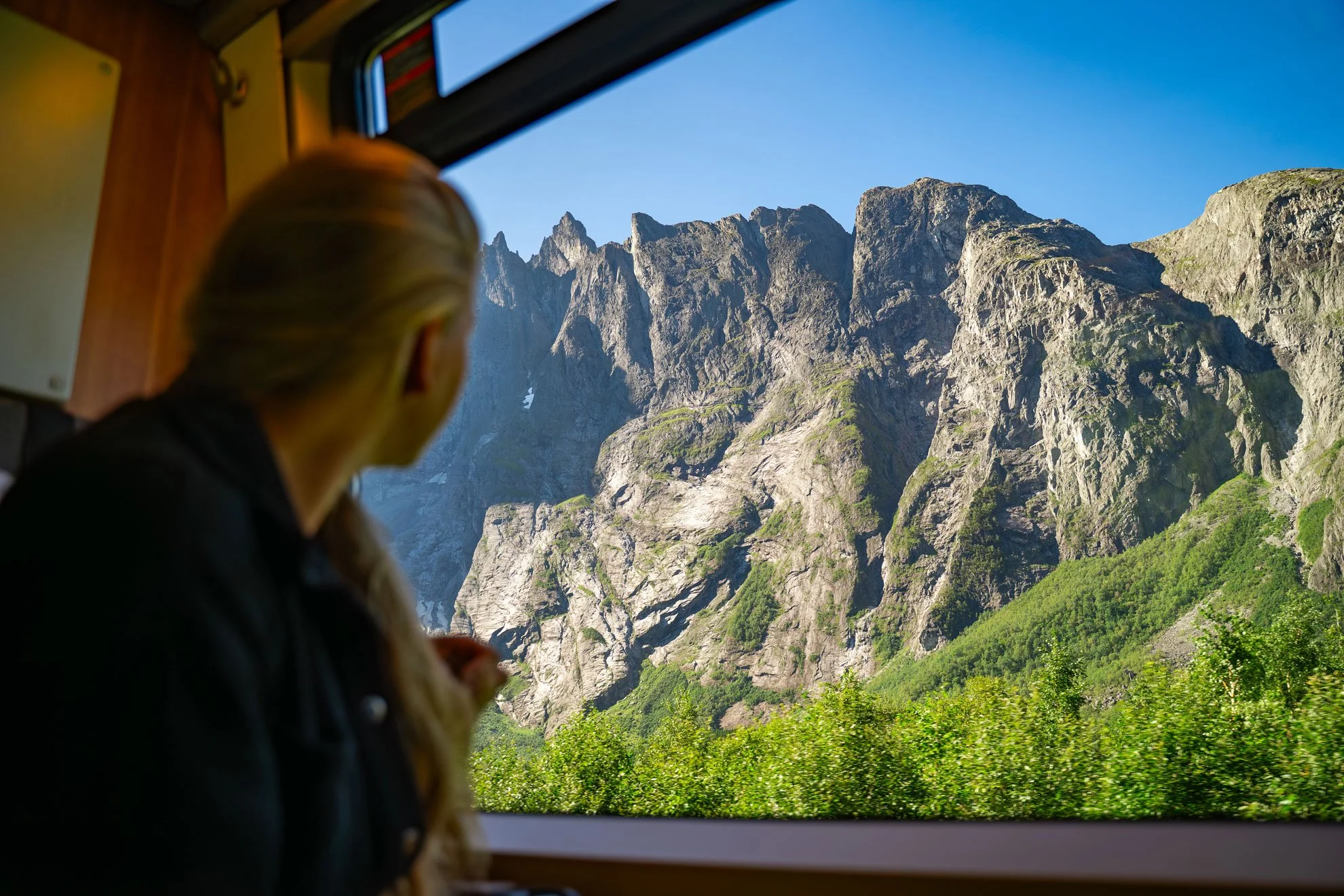 babang_romsdalen_the_golden_train_norwegian_travel_DSC02452.jpg