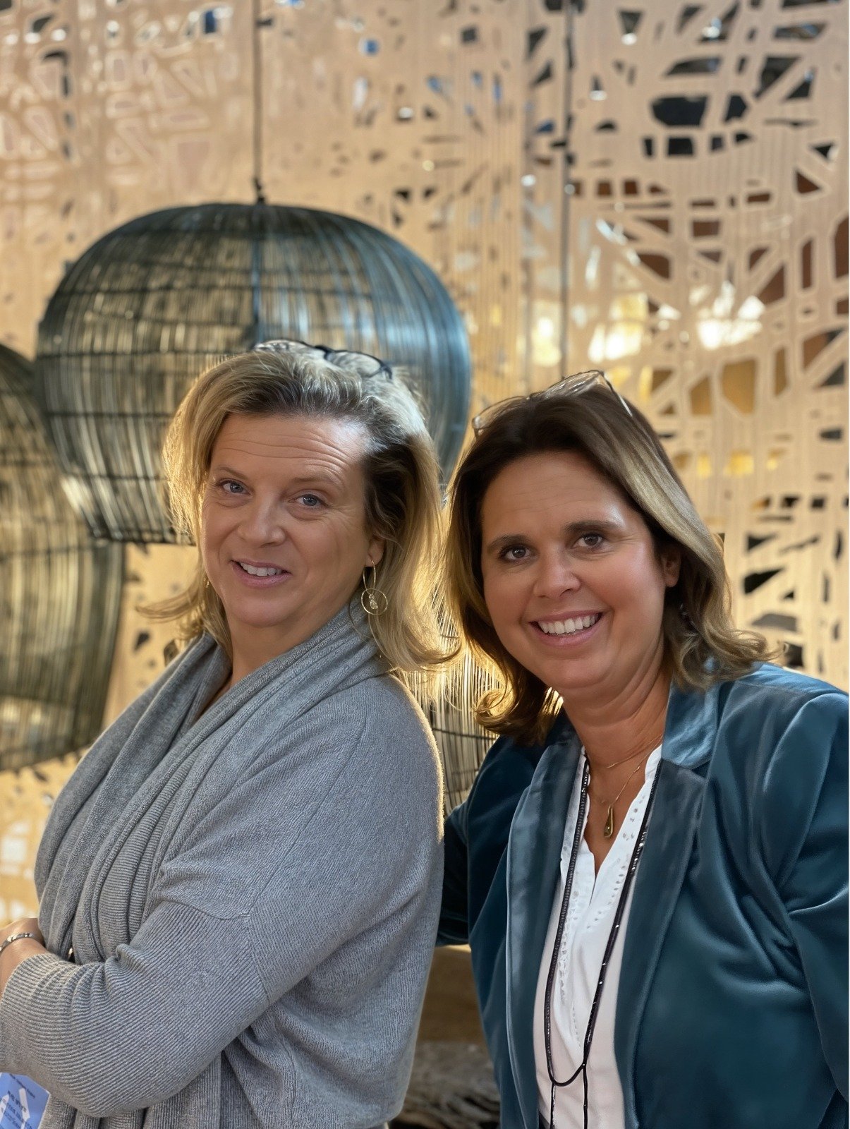 Mahine et Marie-Adeline, les fondatrices de Maison-Perchy, à votre service pour tous vos projets de décoration d'intérieur, décoration événementielle et vos mariages.