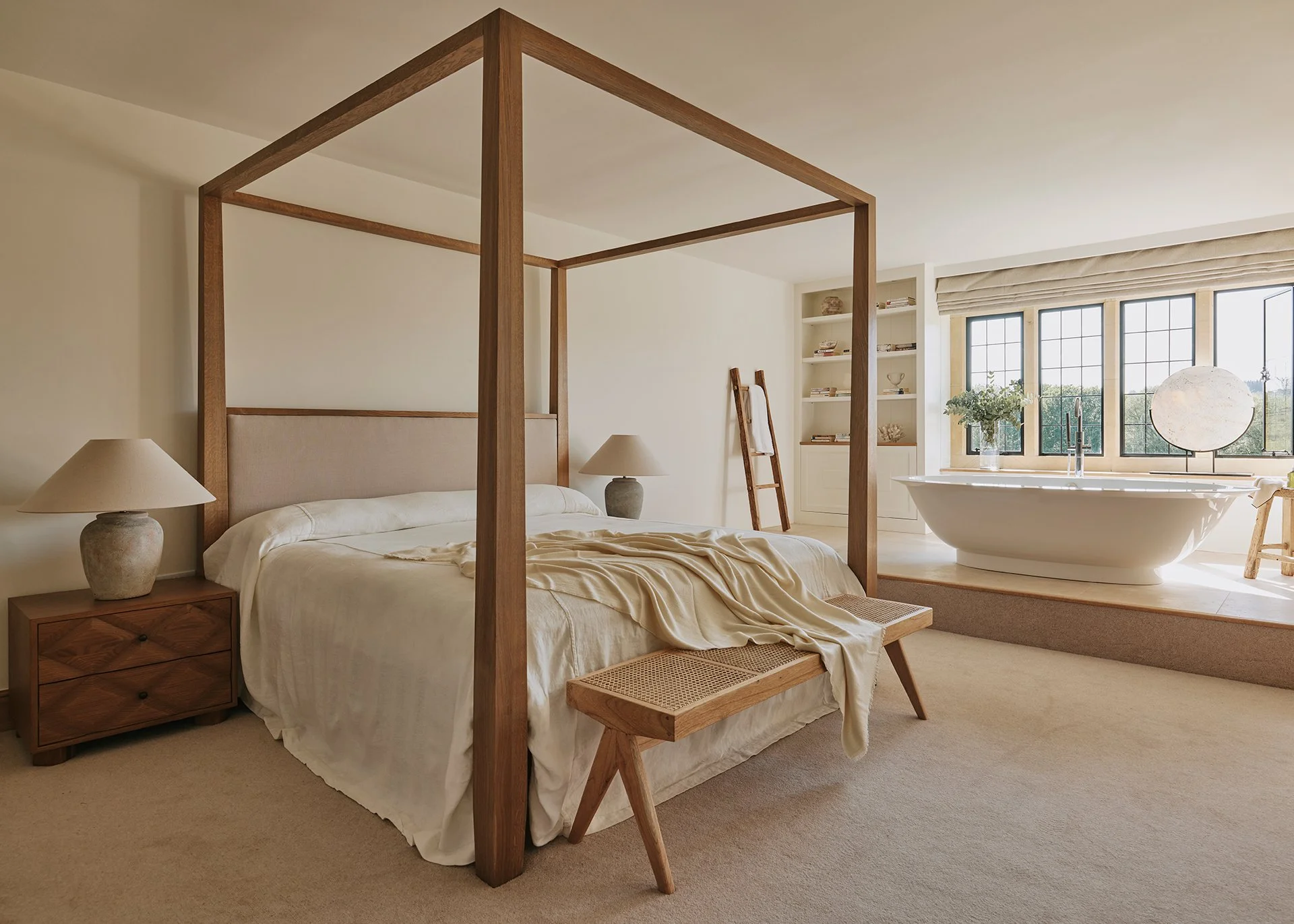 Elkstones’ five individually designed bedrooms feature Hypnos beds. Four have en suite bathrooms and one has a freestanding bath overlooking The Cotswolds countryside.